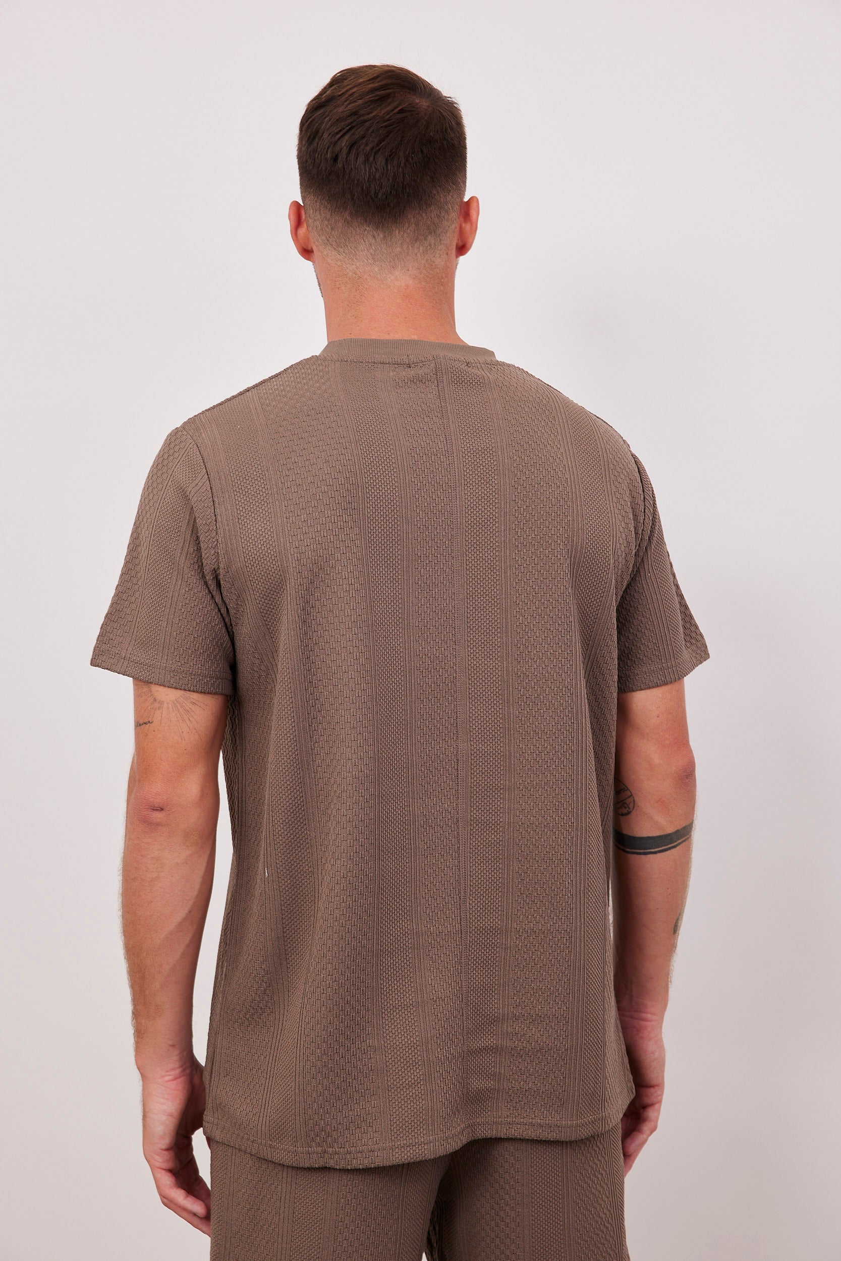 טישרט בטקסטורת רקמה