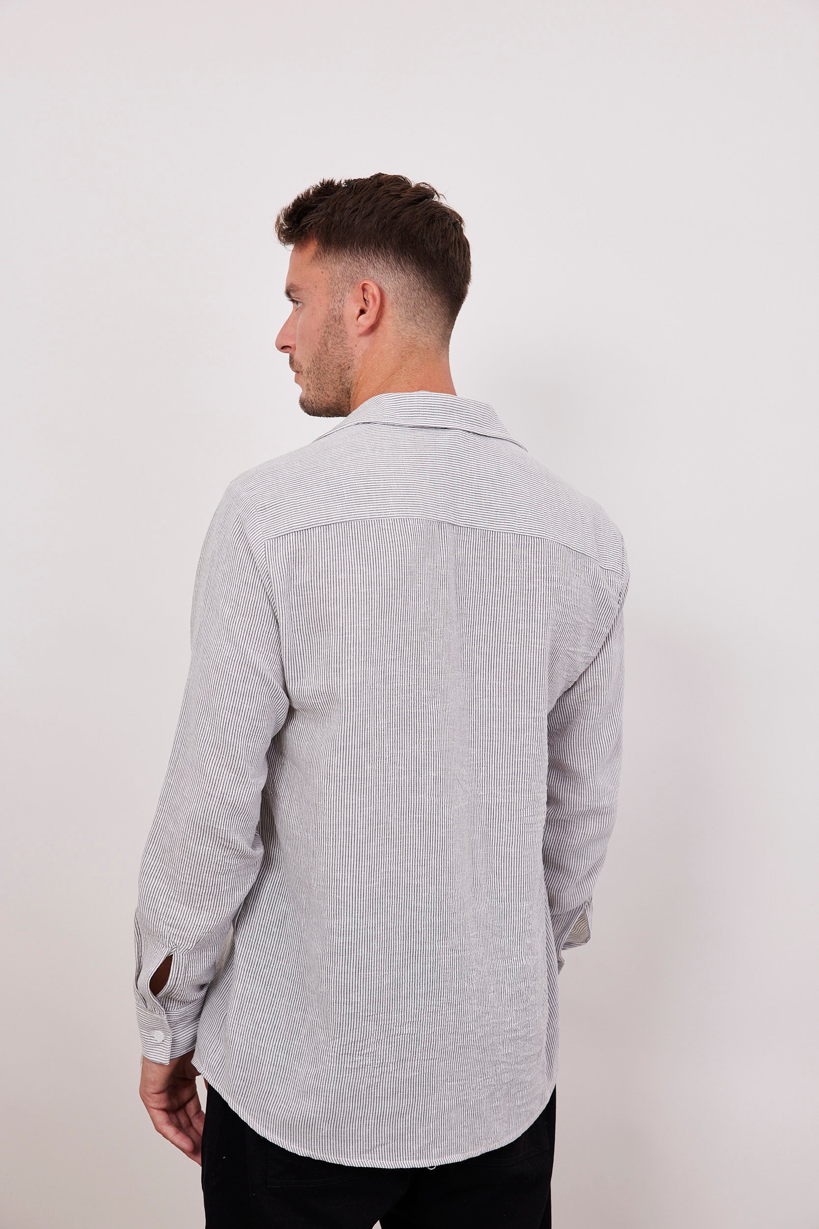 חולצה מכופתרת בטקסטורת פסים