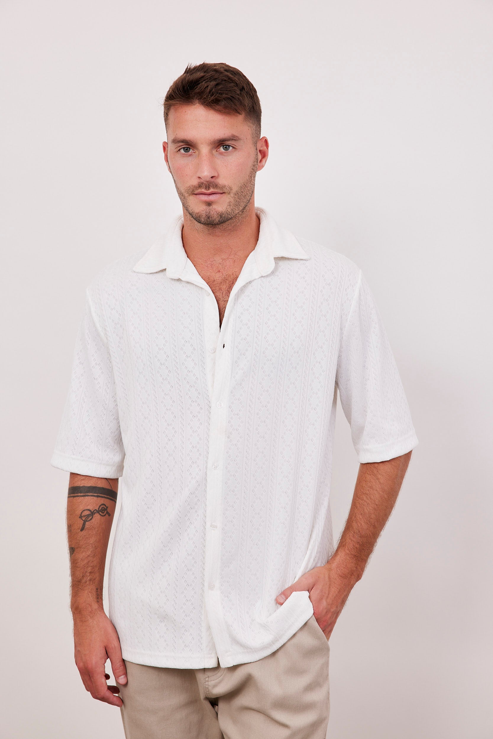 חולצה מכופתרת בטקסטורה סרוגה