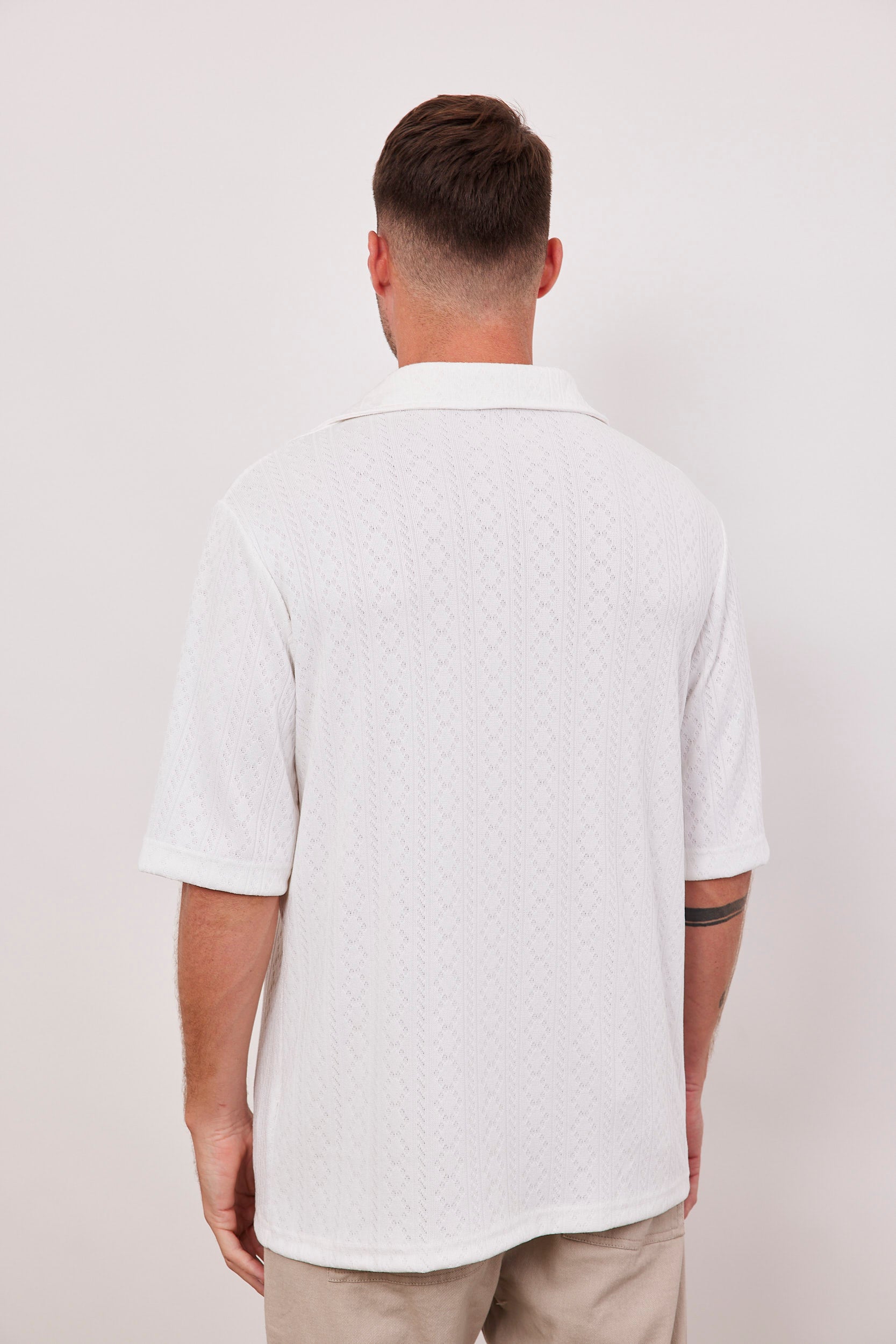 חולצה מכופתרת בטקסטורה סרוגה