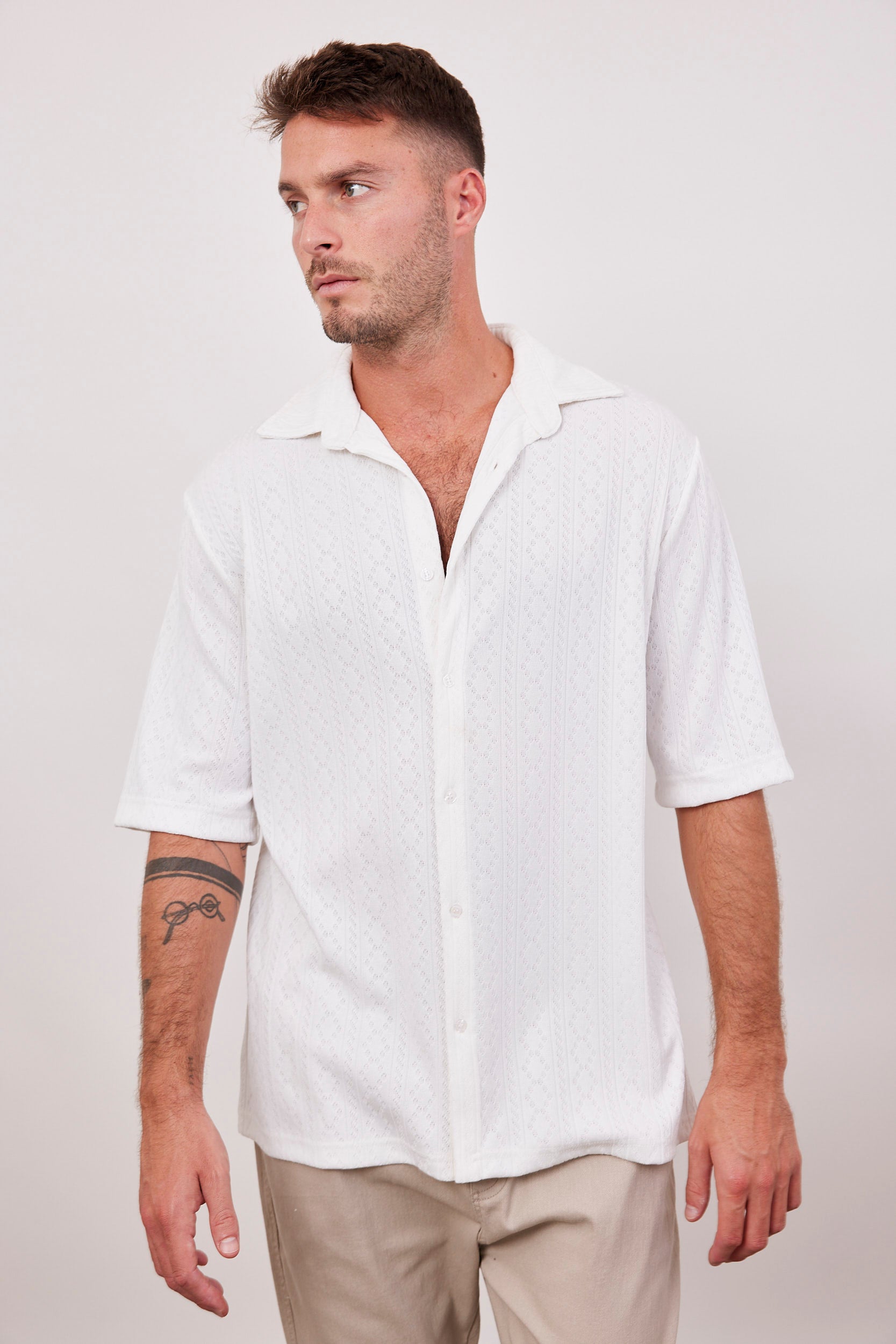 חולצה מכופתרת בטקסטורה סרוגה