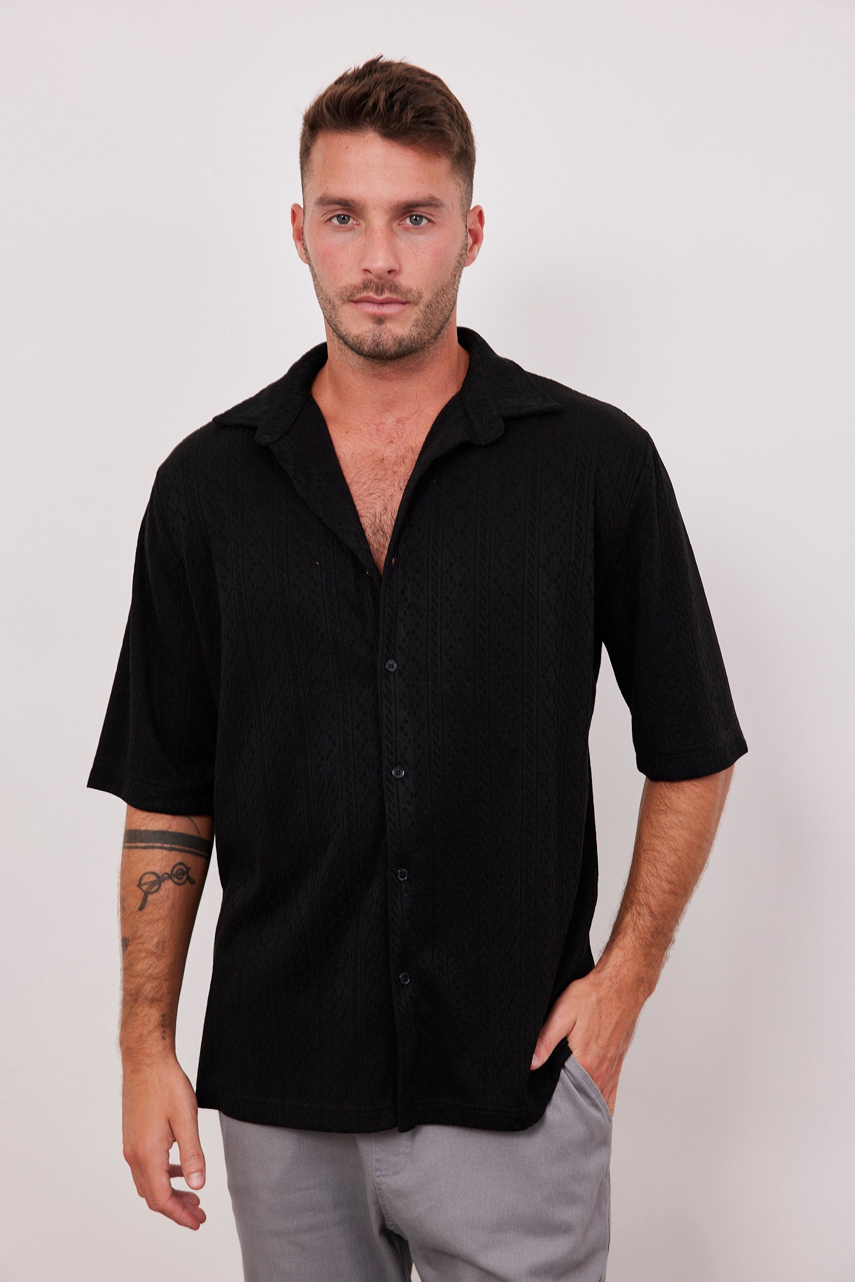 חולצה מכופתרת בטקסטורה סרוגה