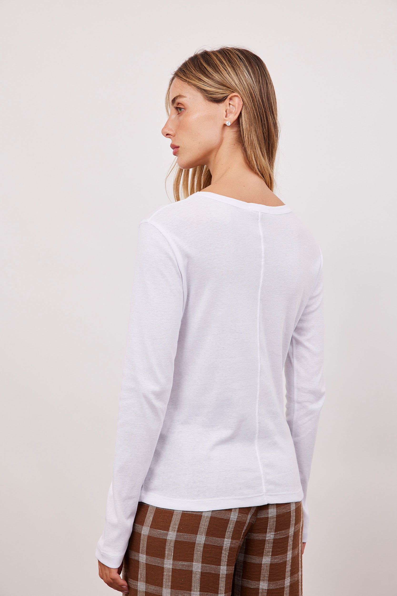 חולצת בייסיק ארוכה מפתח וי