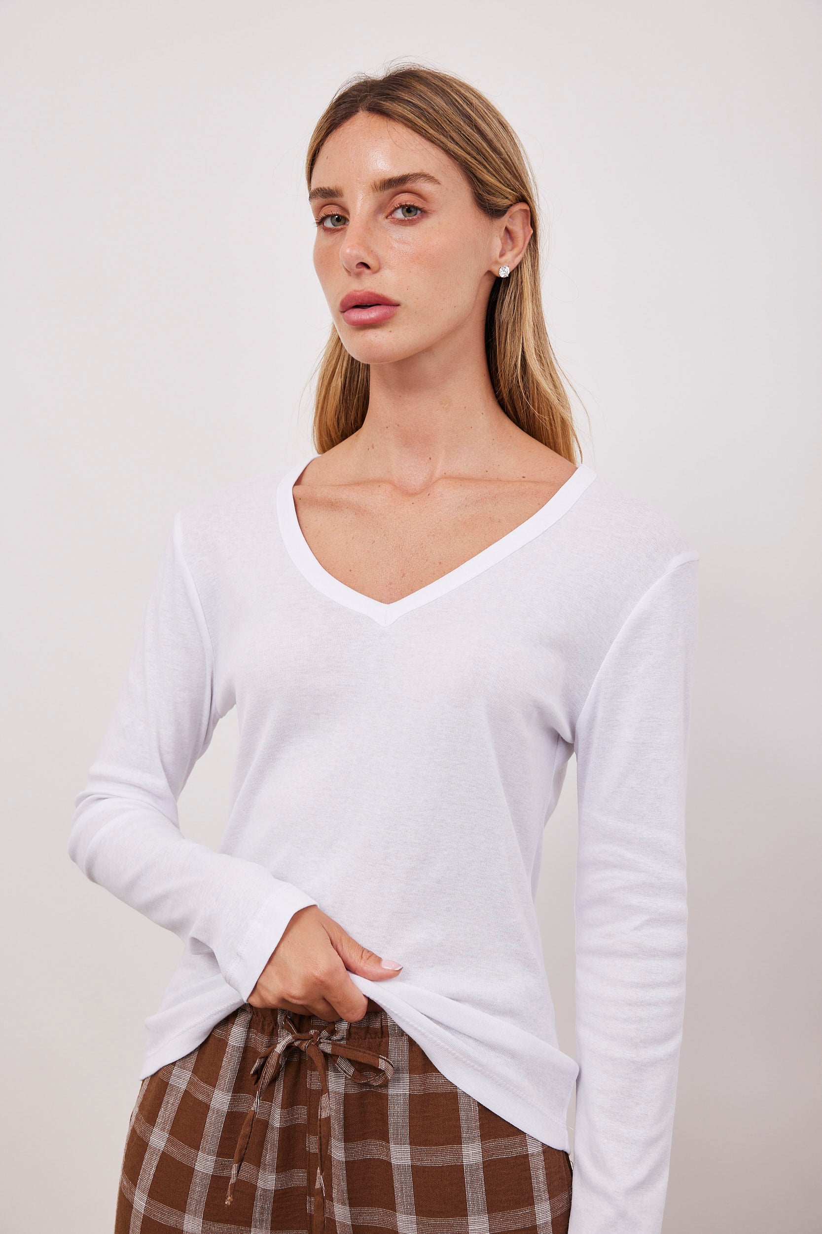 חולצת בייסיק ארוכה מפתח וי