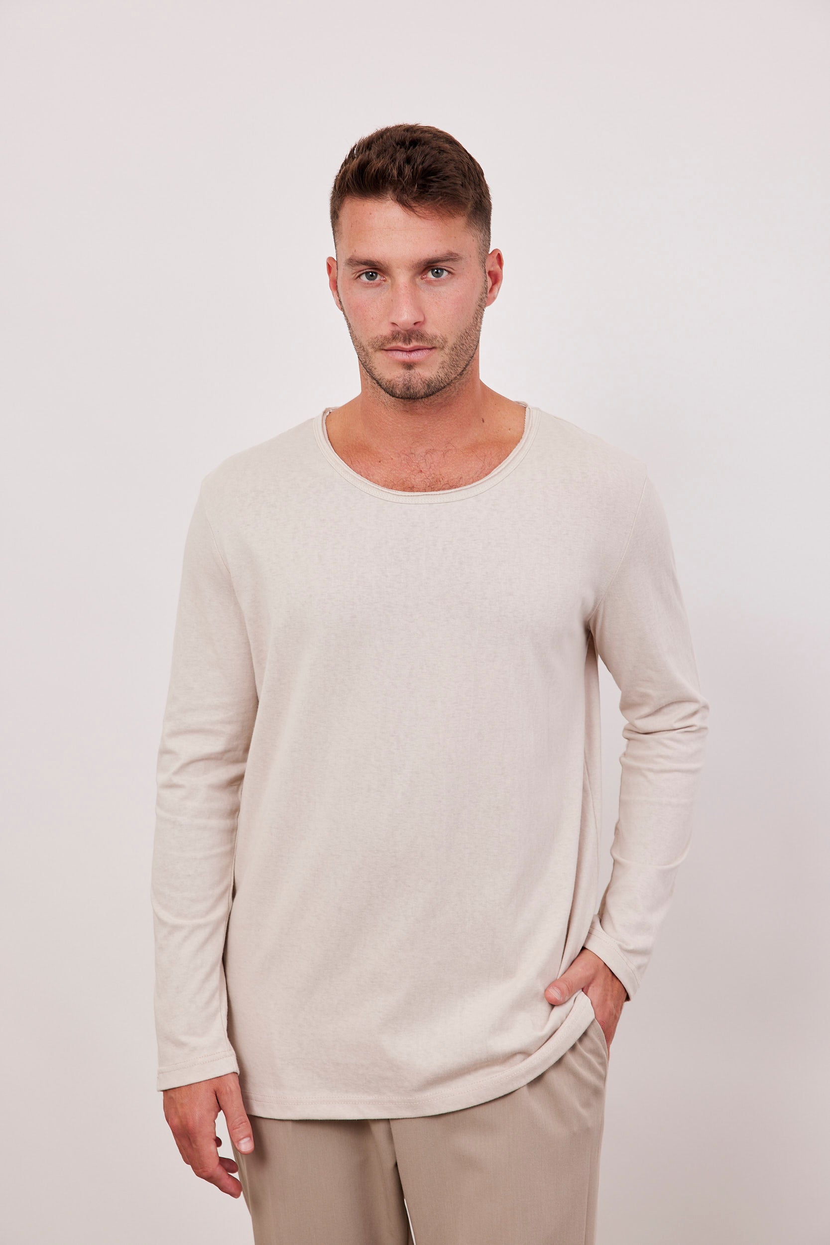 חולצה ארוכה במפתח פרום