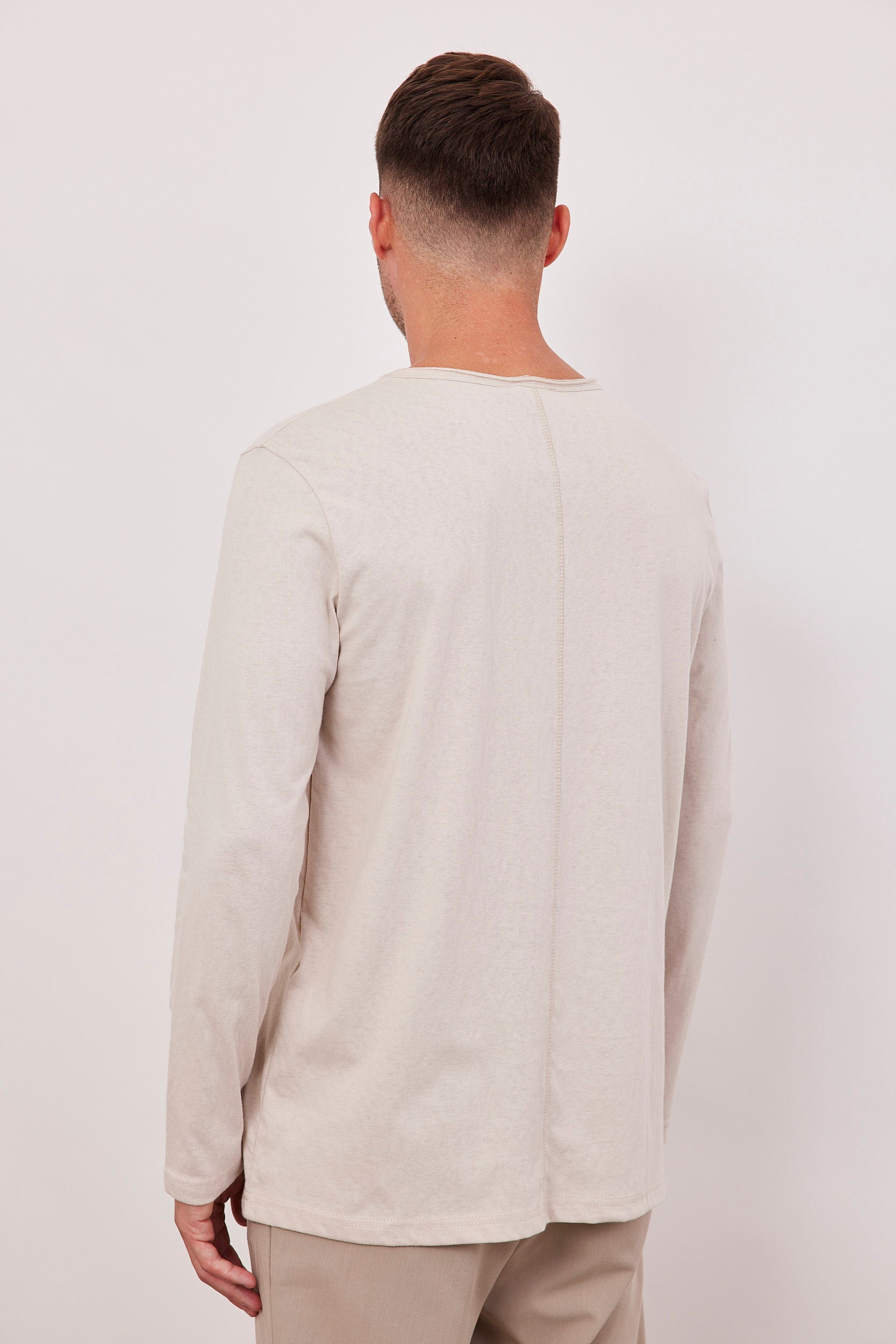 חולצה ארוכה במפתח פרום