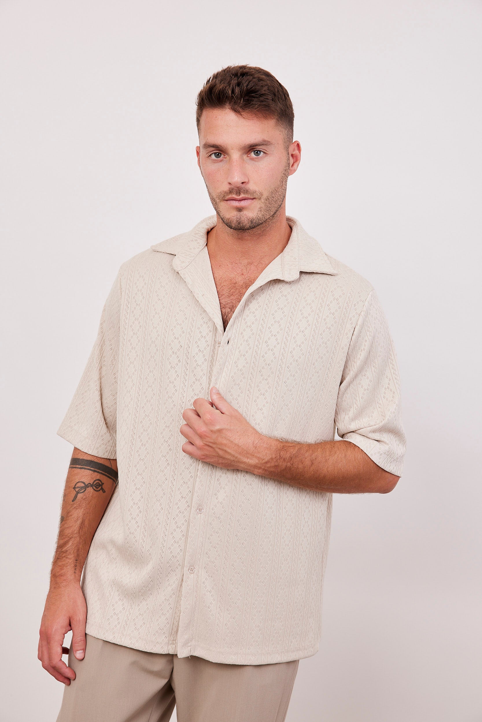 חולצה מכופתרת בטקסטורה סרוגה