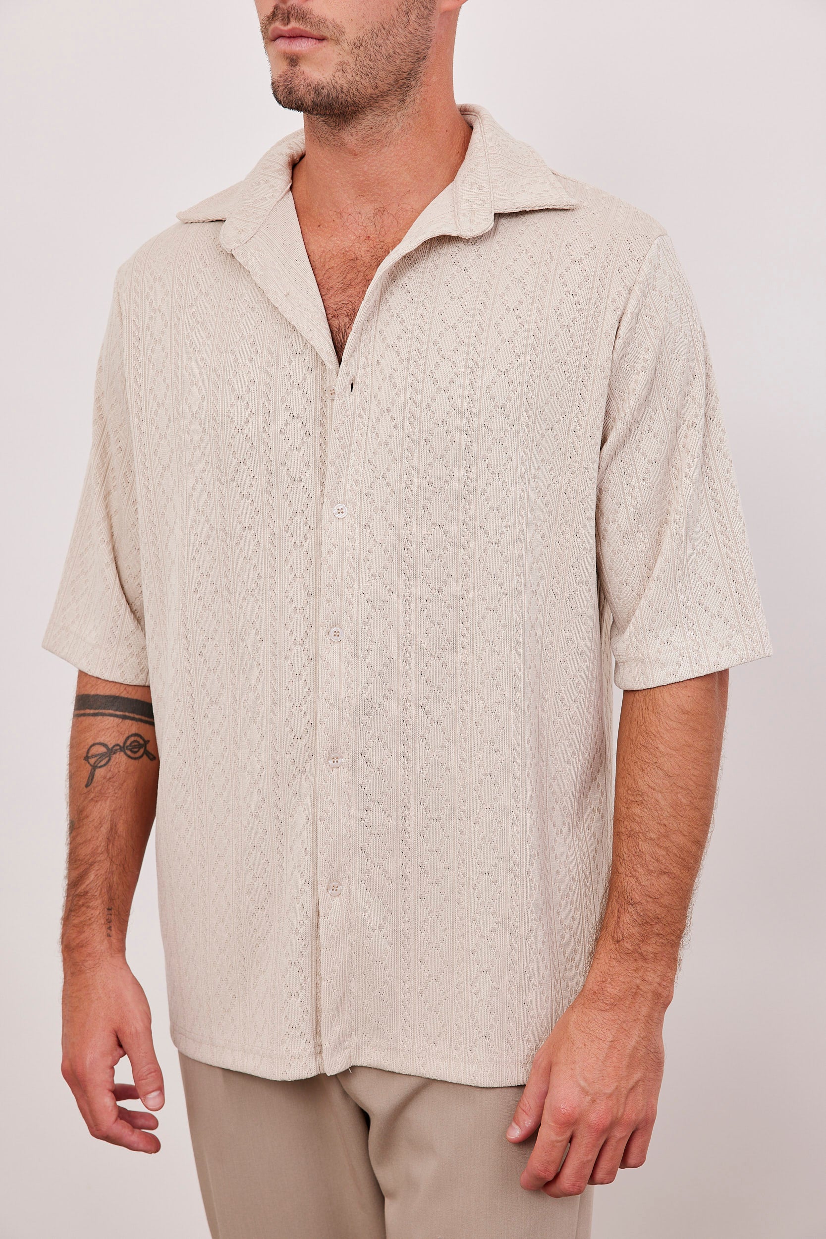 חולצה מכופתרת בטקסטורה סרוגה