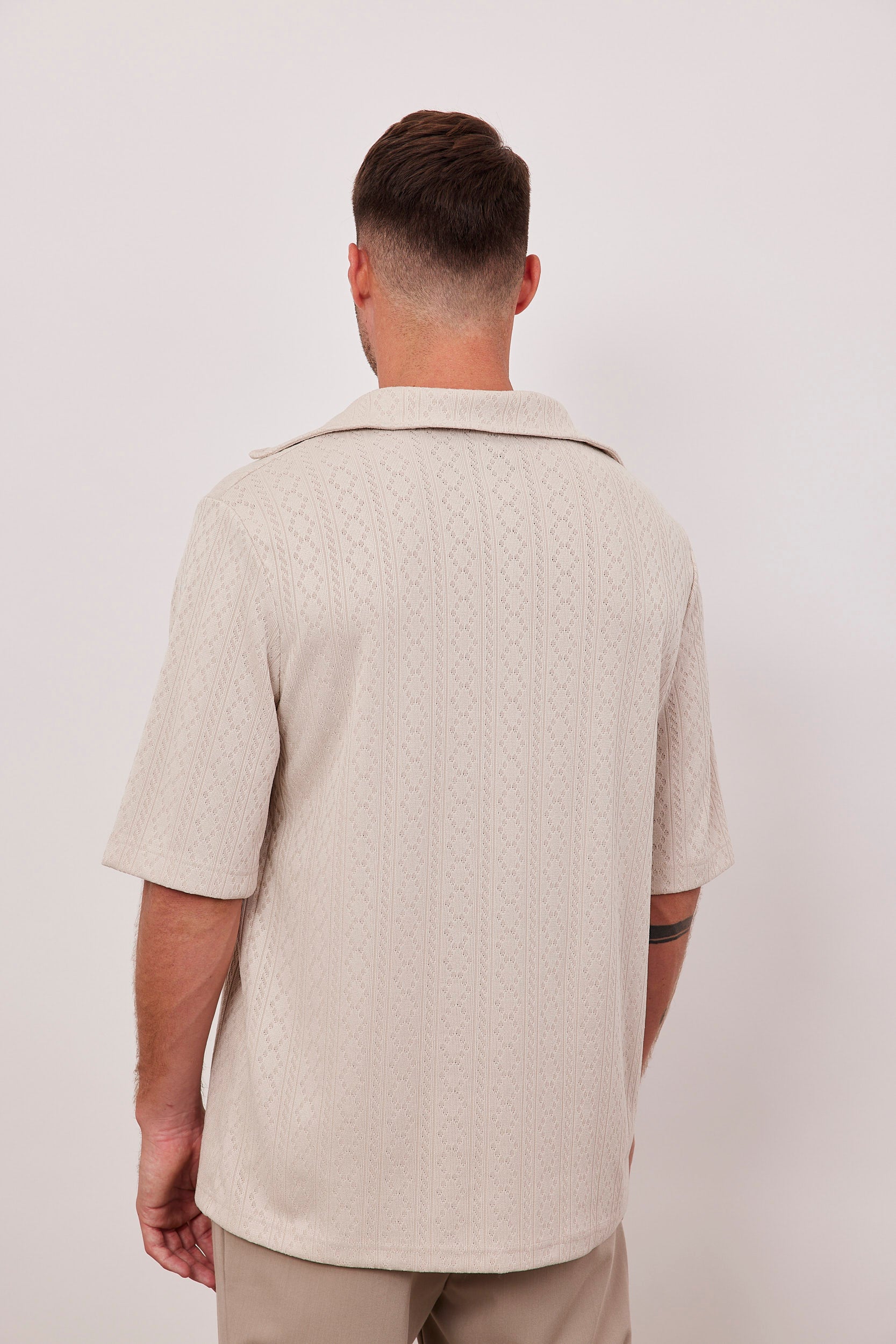 חולצה מכופתרת בטקסטורה סרוגה