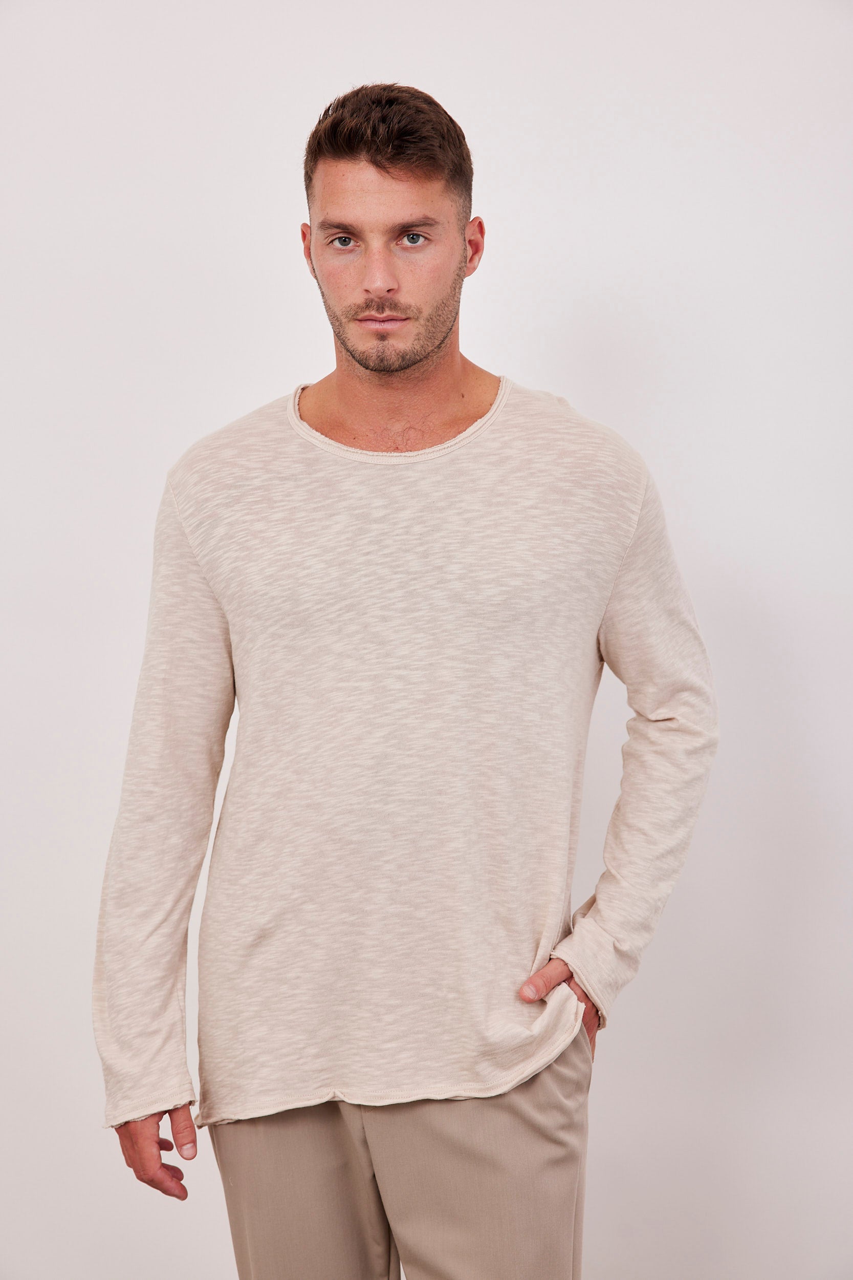 חולצה בטקסטורה סיומת פרומה