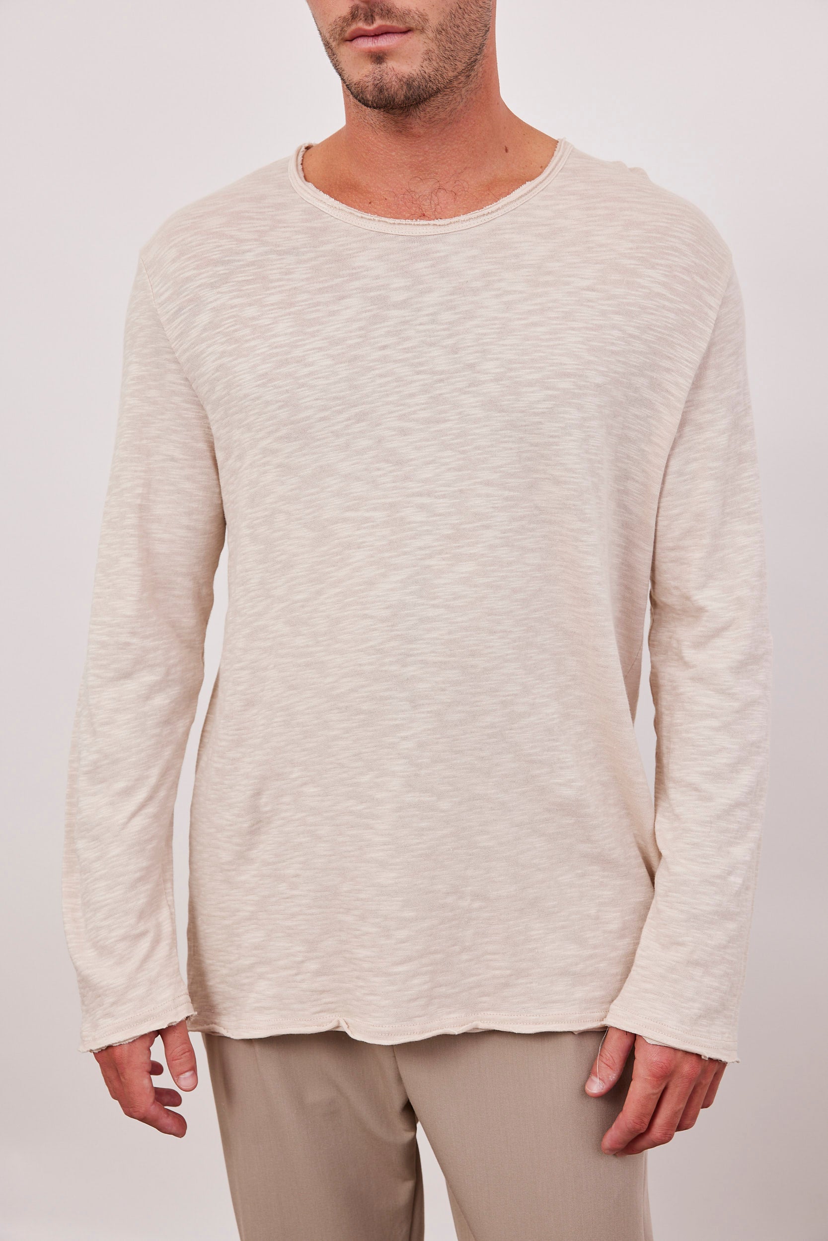 חולצה בטקסטורה סיומת פרומה