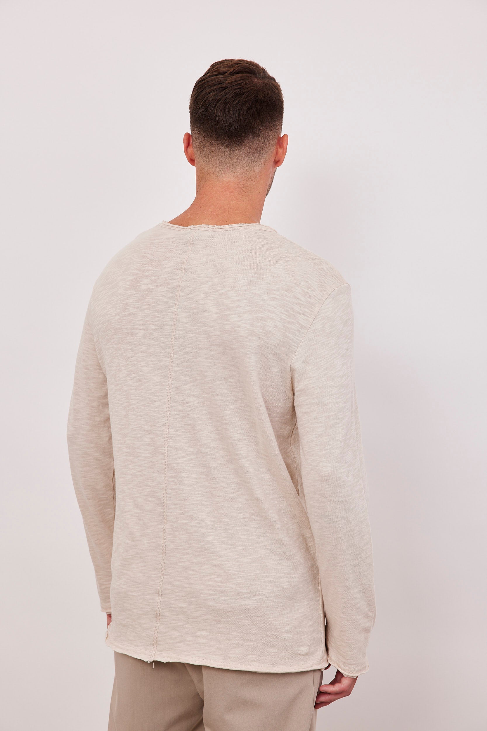 חולצה בטקסטורה סיומת פרומה