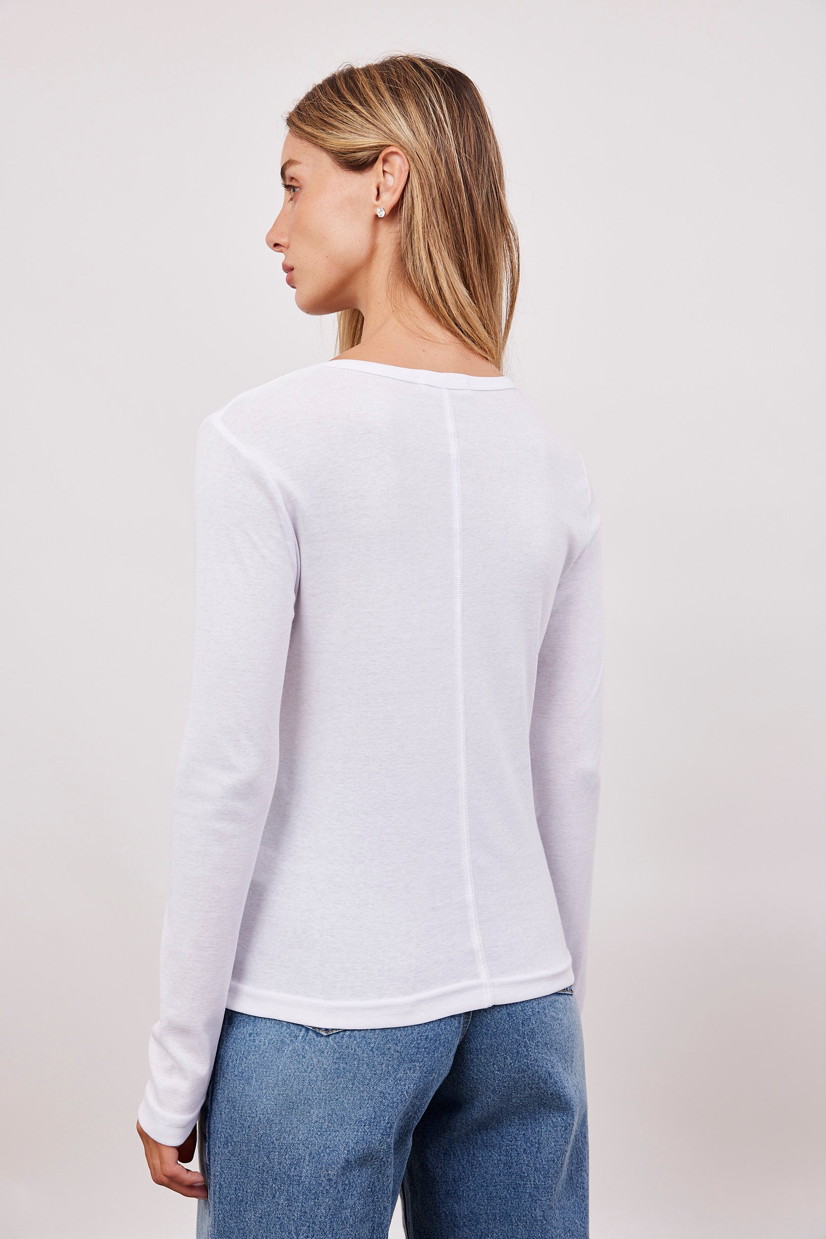 חולצה ארוכה עם מפתח וי