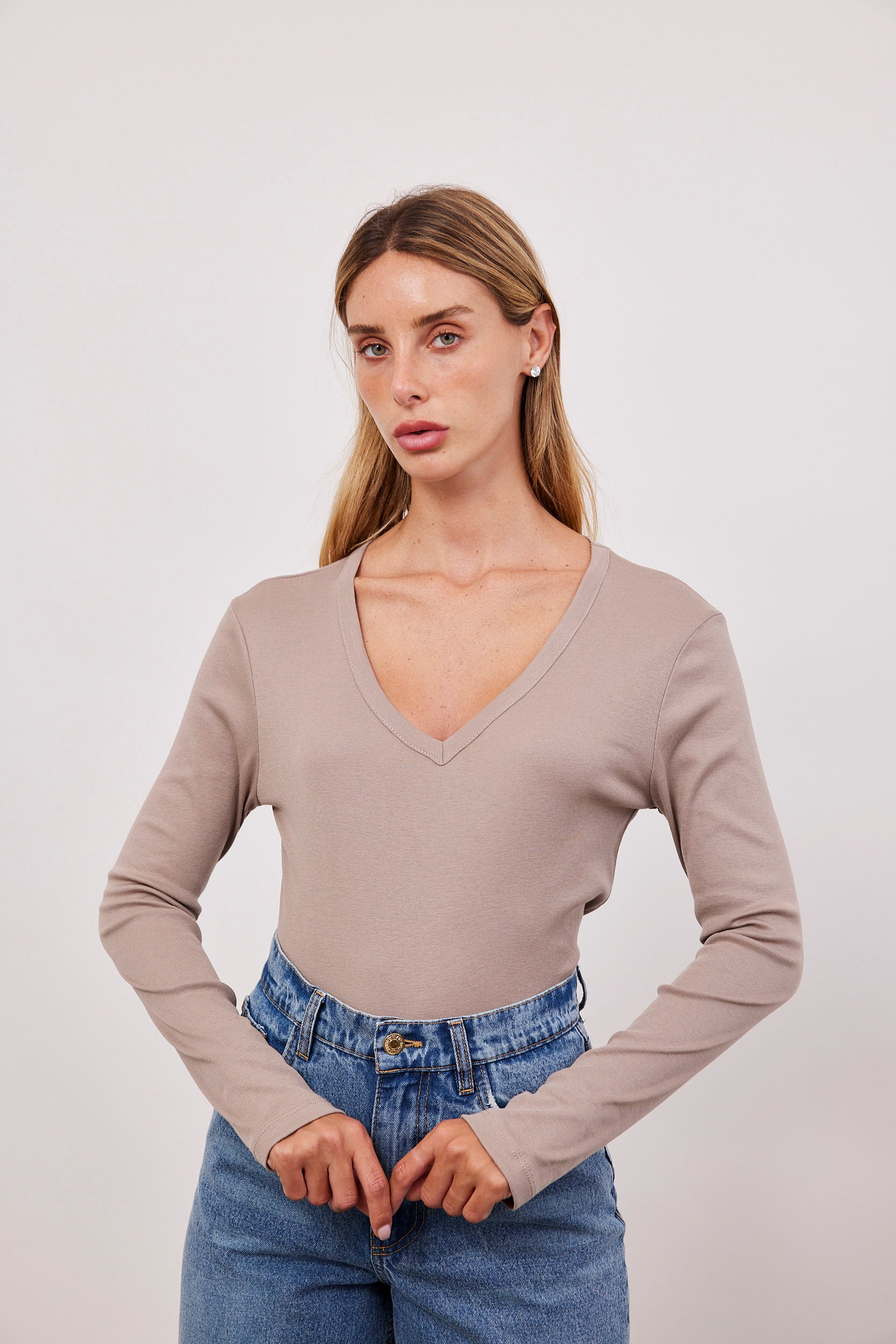 חולצת בייסיק ארוכה מפתח וי