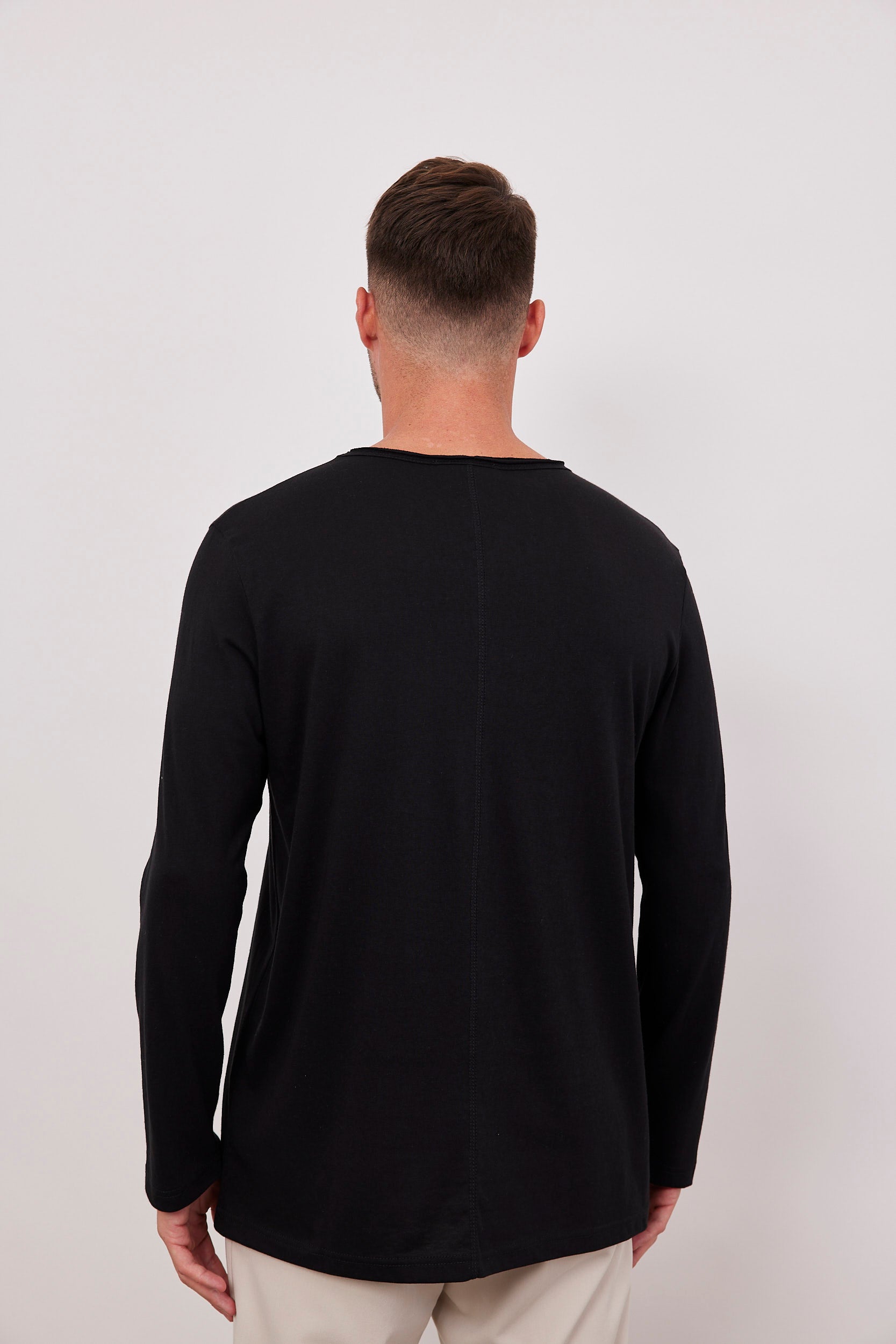 חולצה ארוכה במפתח פרום