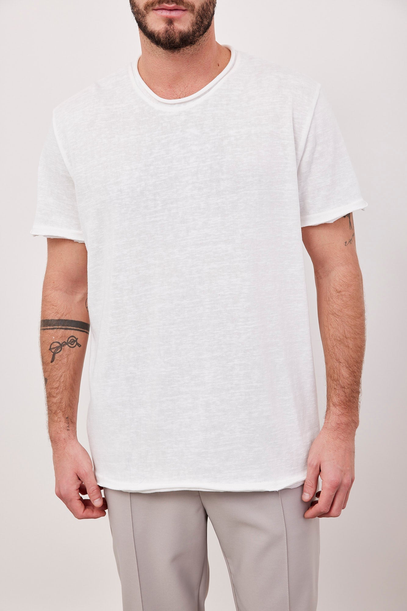 טישרט במראה פשתן בסיומת גזורה - ITAY BRANDS