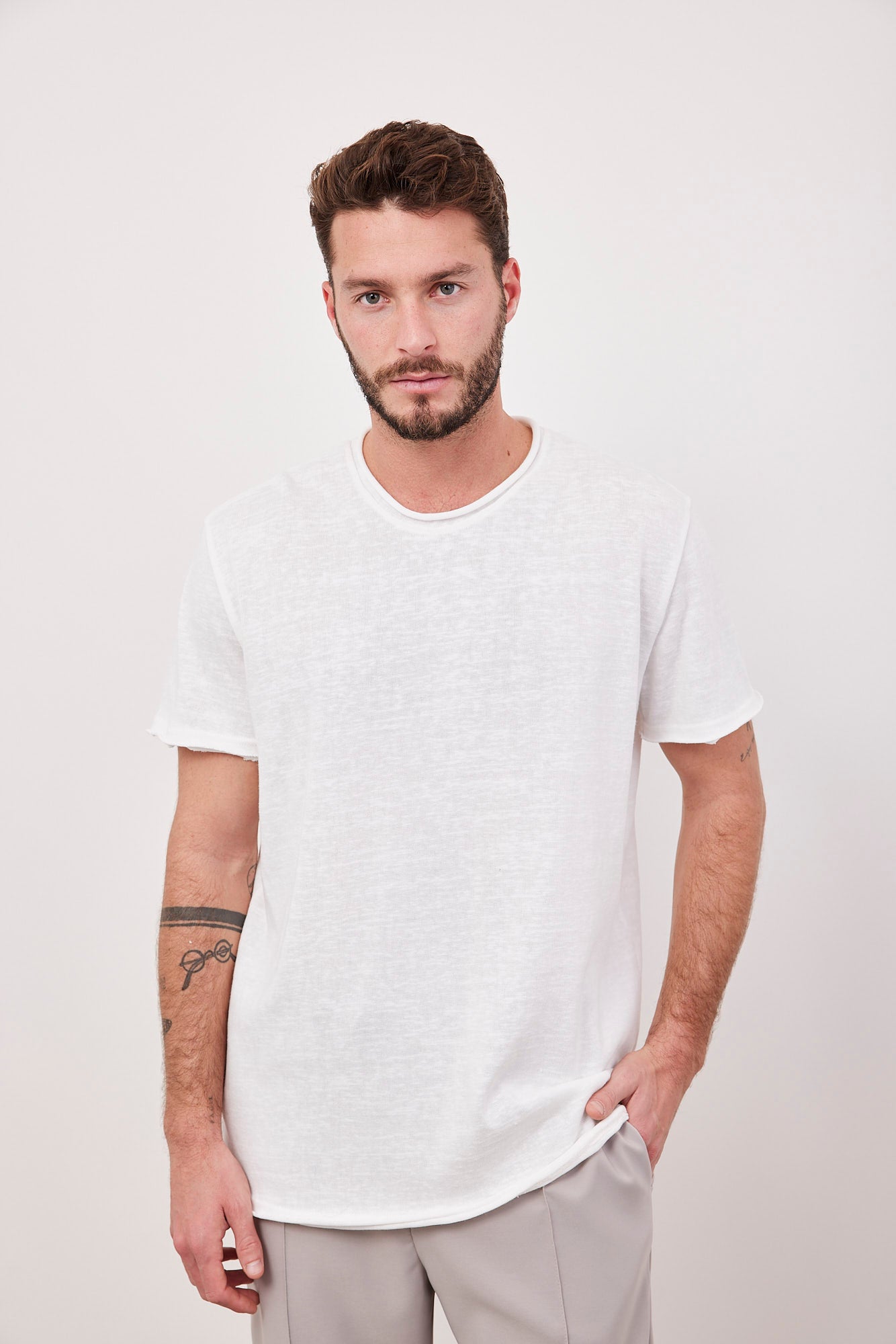 טישרט במראה פשתן בסיומת גזורה - ITAY BRANDS