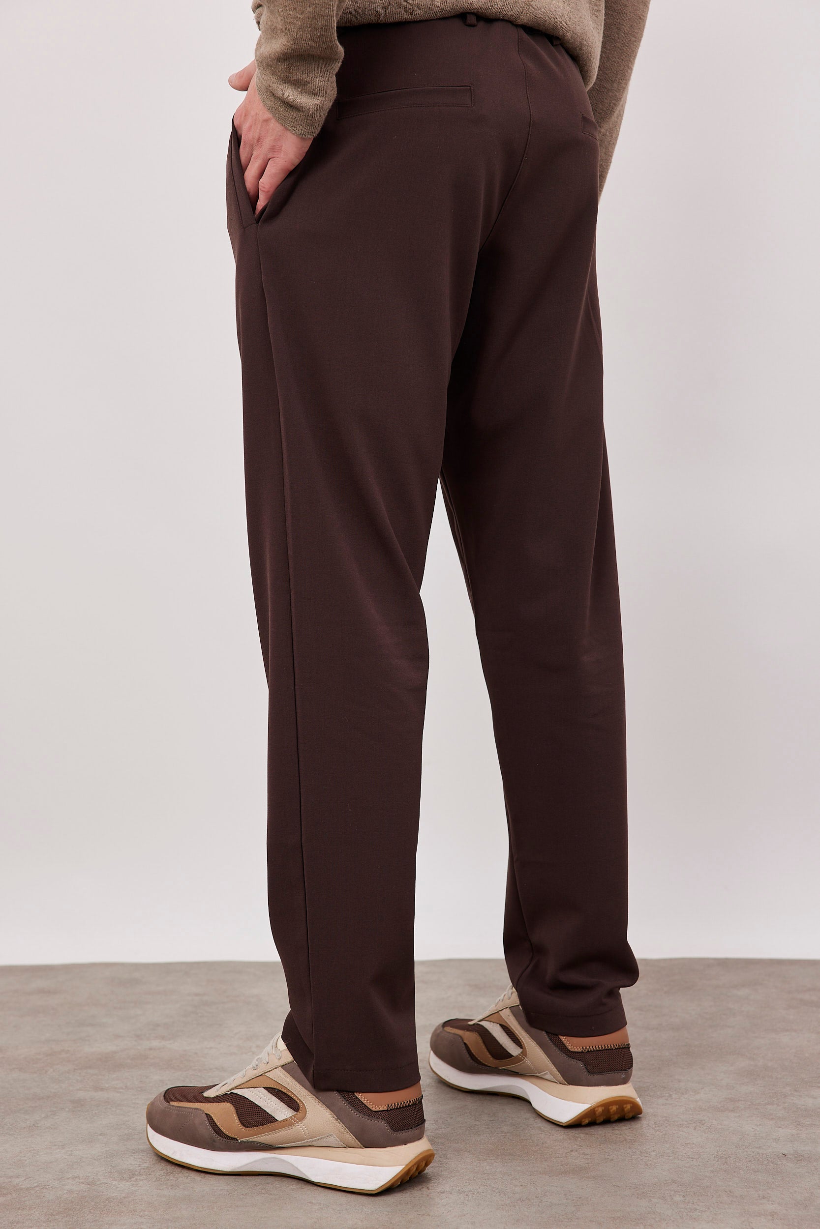 מכנסיים מחוייטים בשילוב שרוך