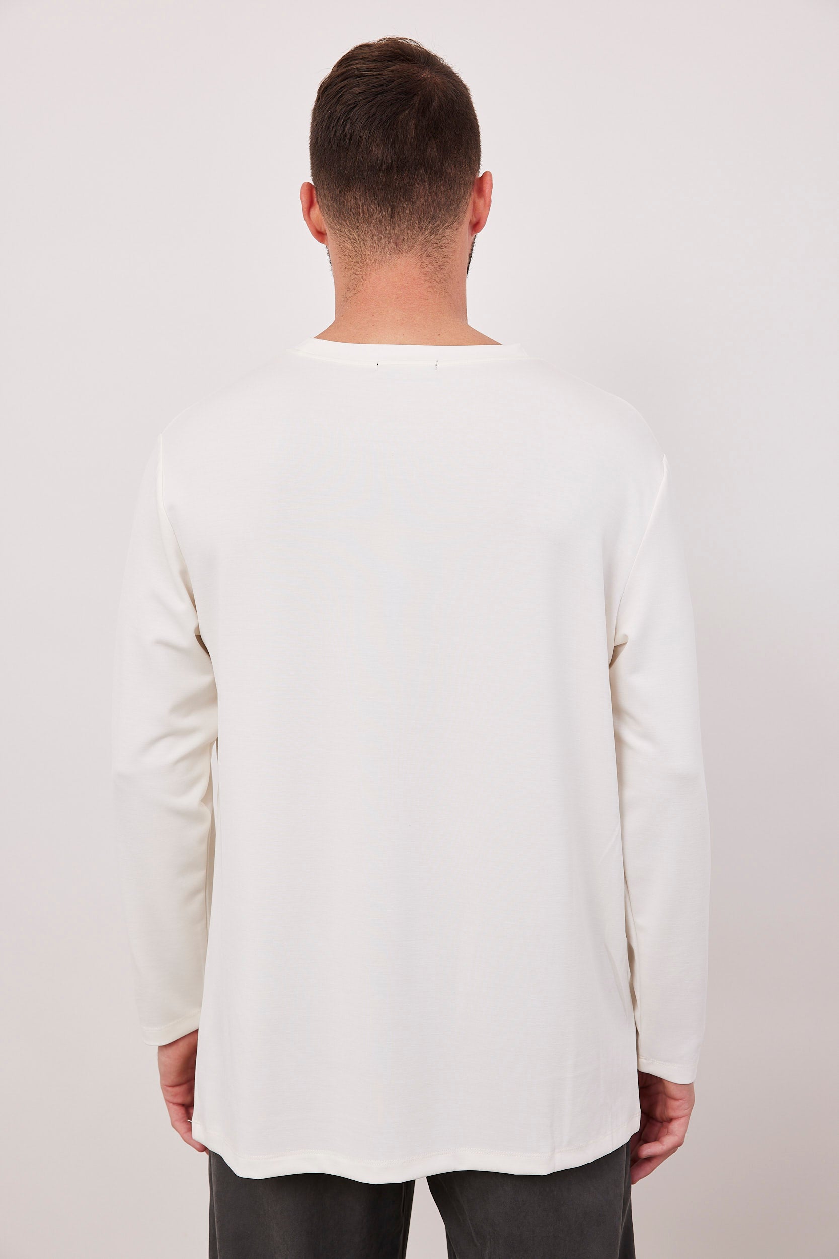 חולצה ארוכה עם מפתח עגול