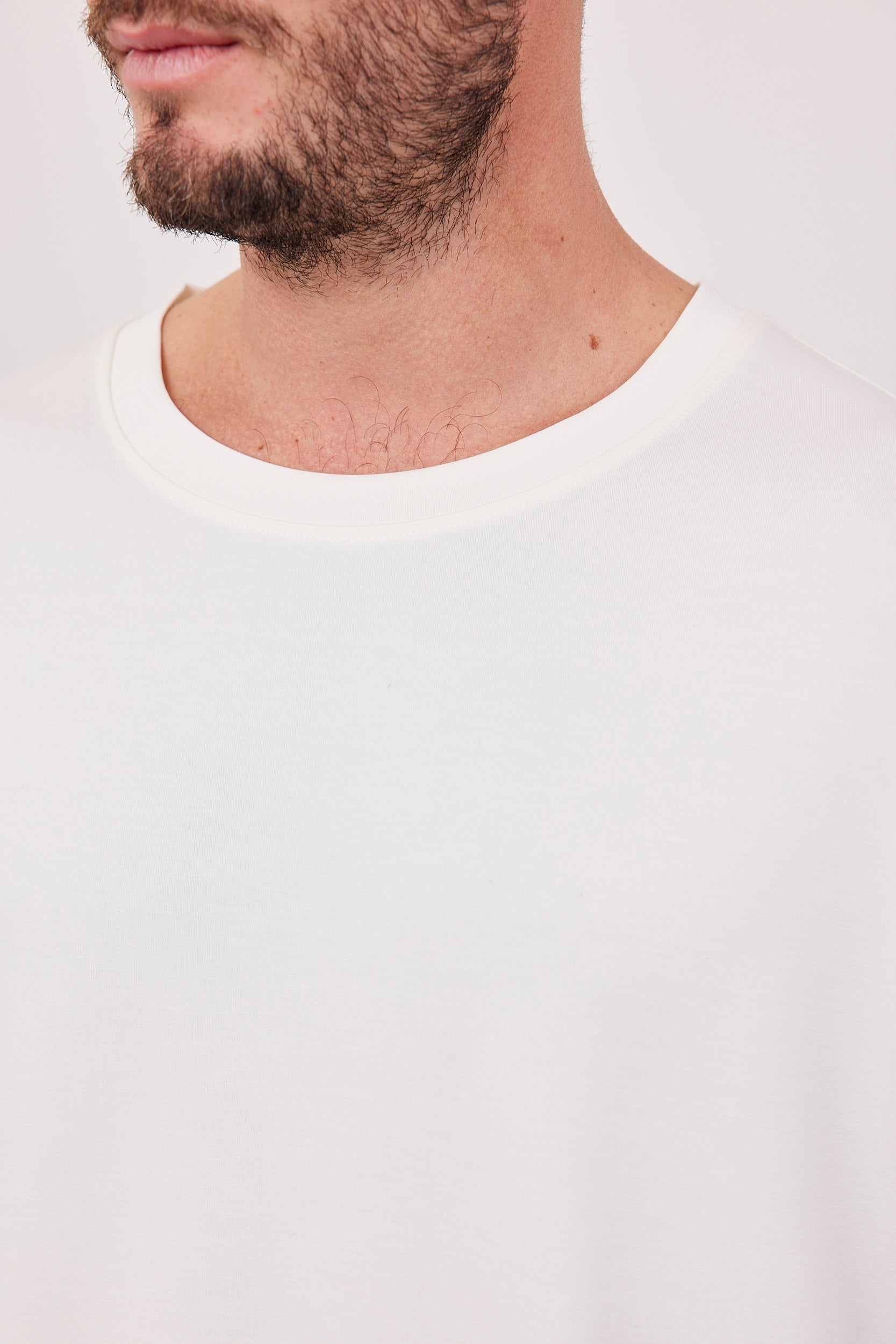 חולצה ארוכה עם מפתח עגול