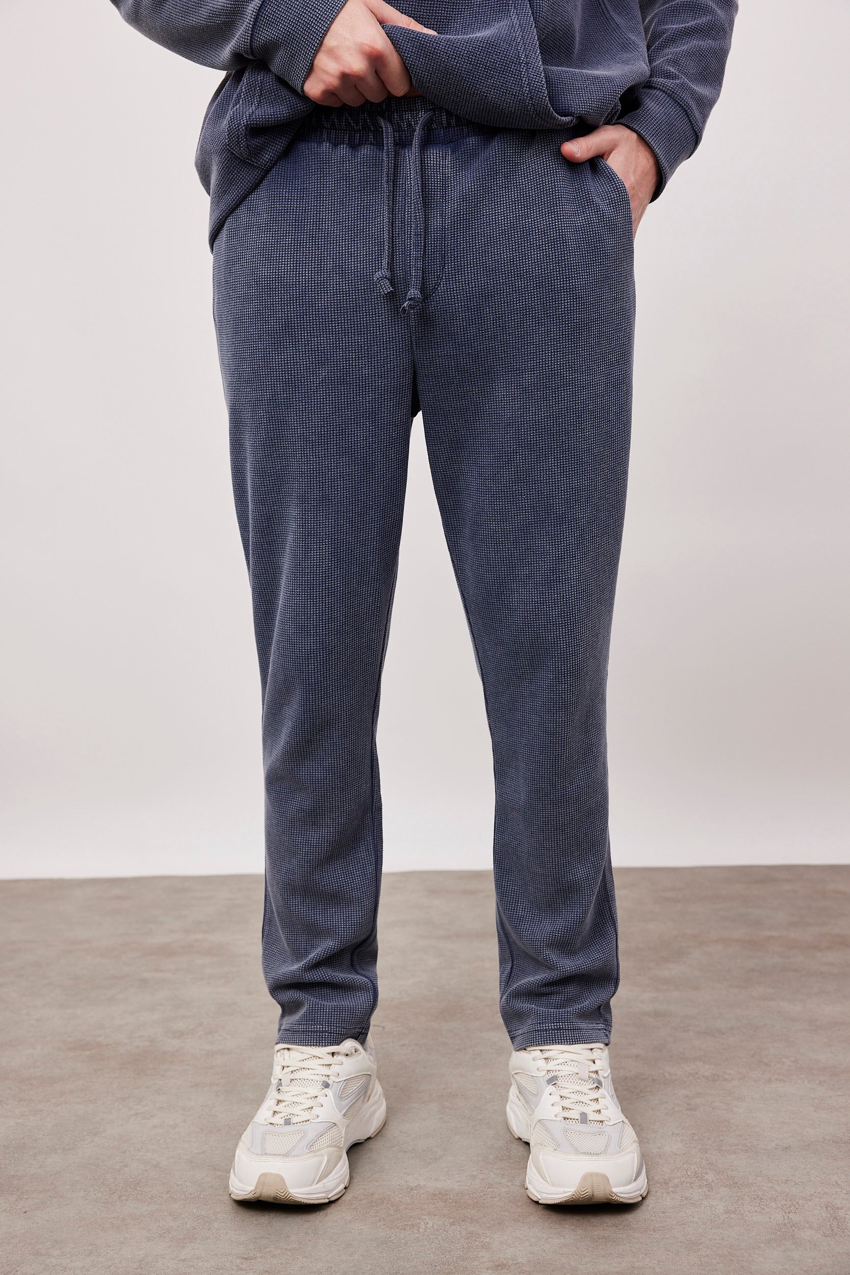 מכנס ארוך בטקסטורה עם גומי