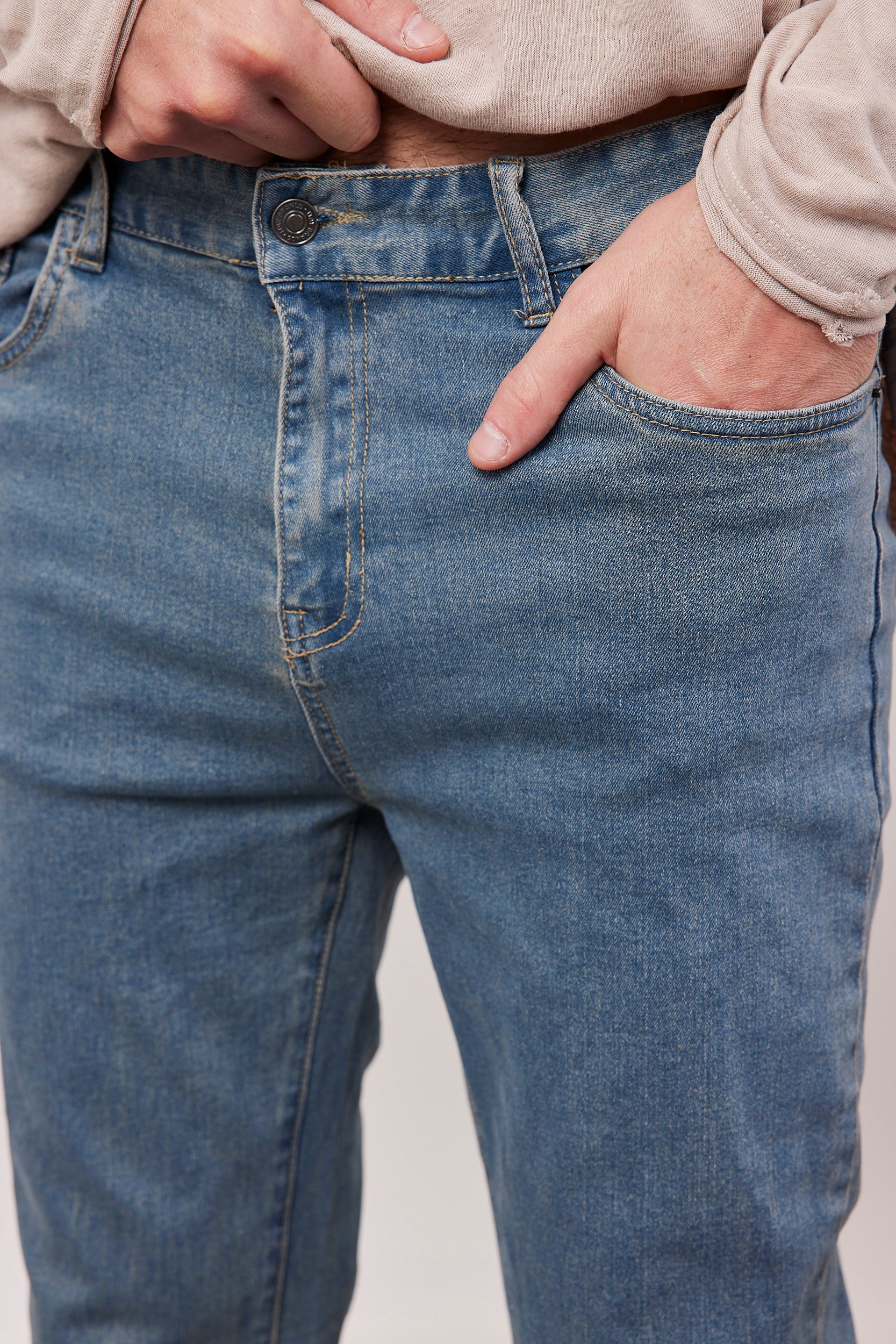 מכנסי גינס ארוכים