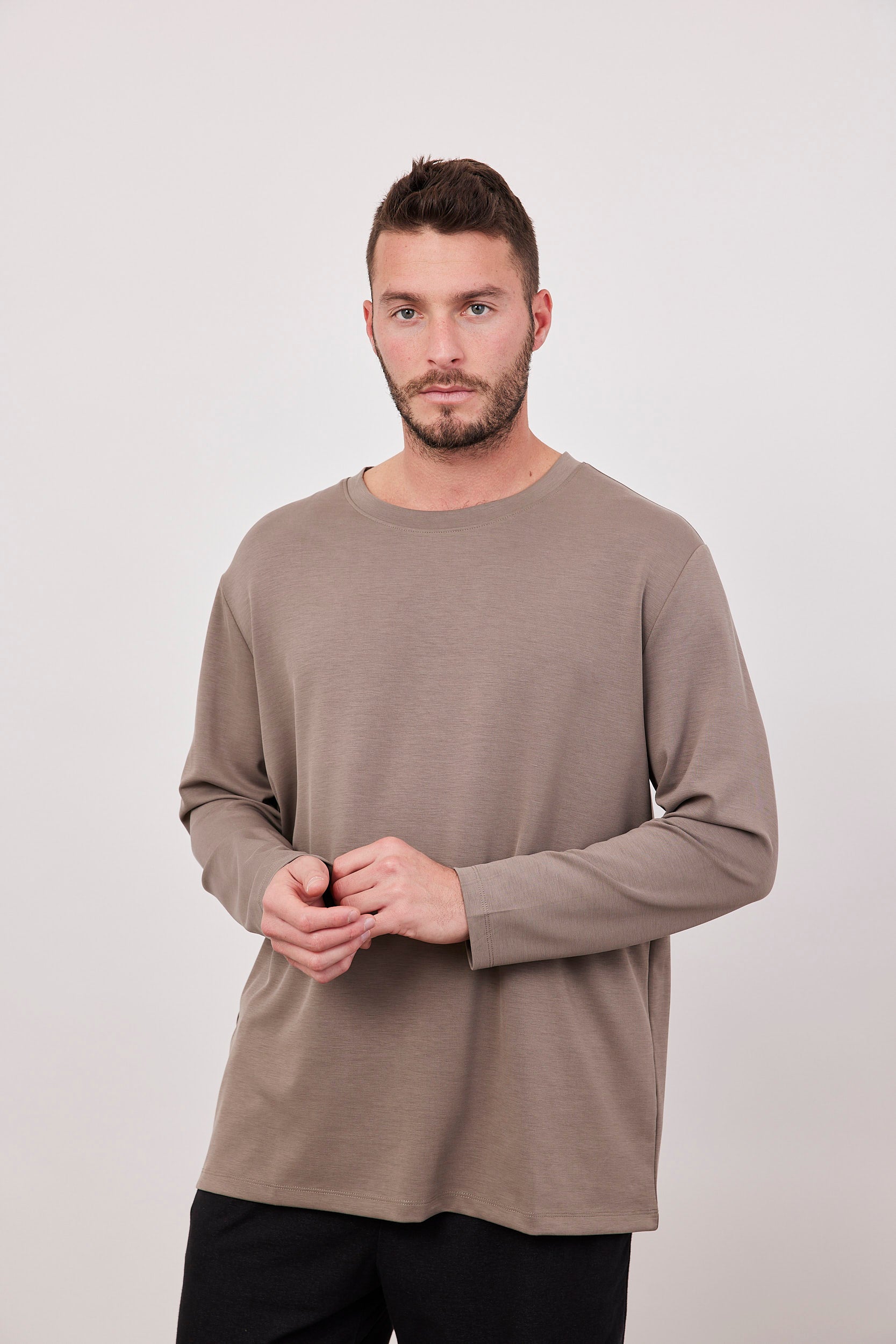 חולצה ארוכה עם מפתח עגול