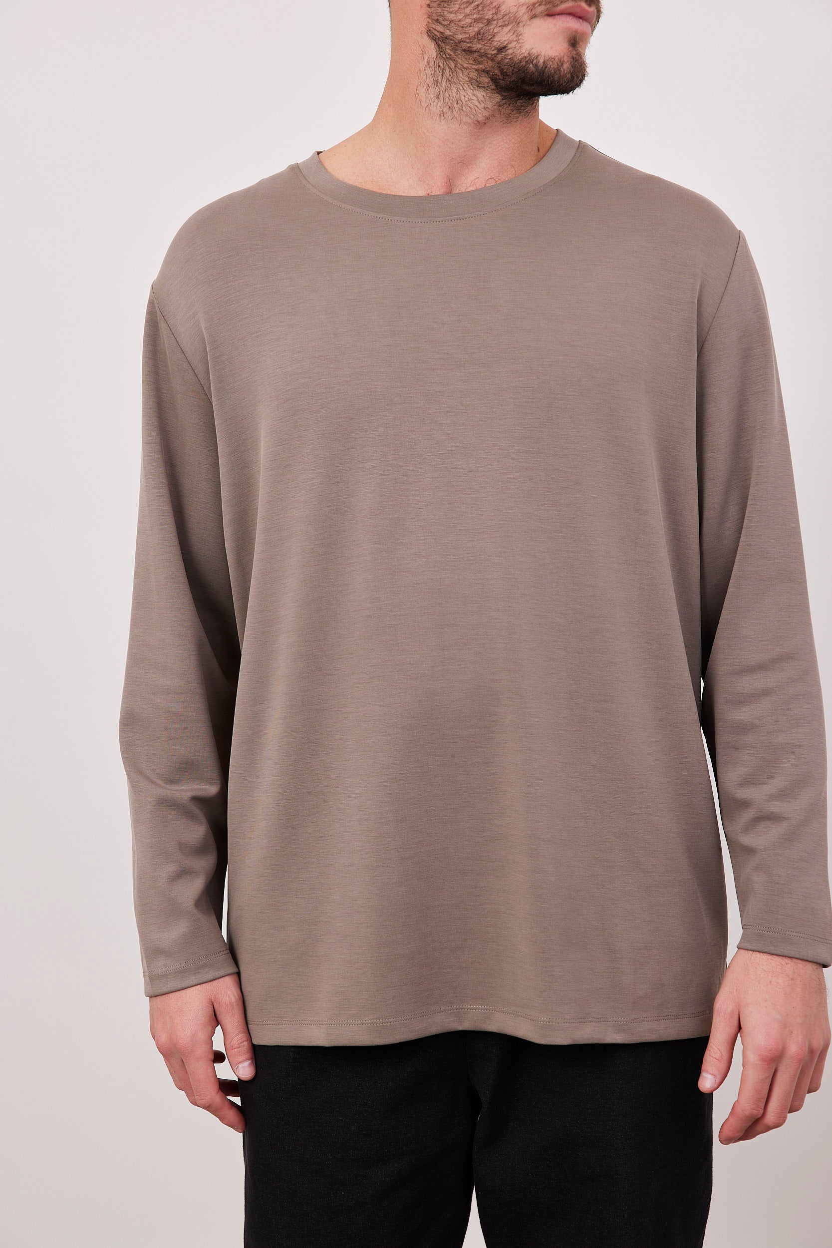 חולצה ארוכה עם מפתח עגול