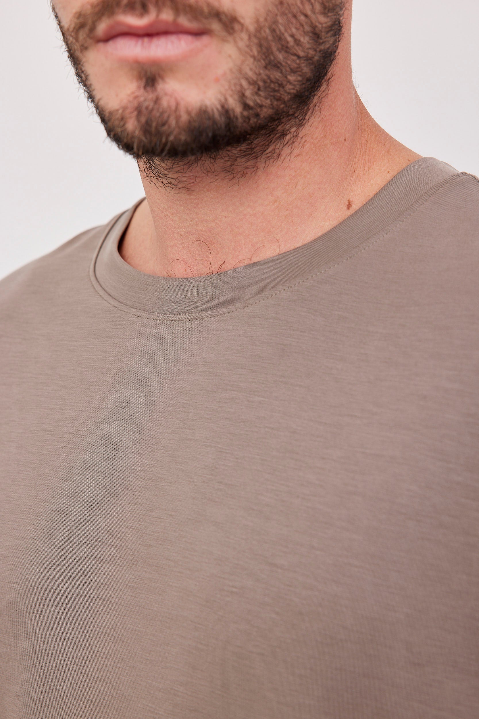 חולצה ארוכה עם מפתח עגול