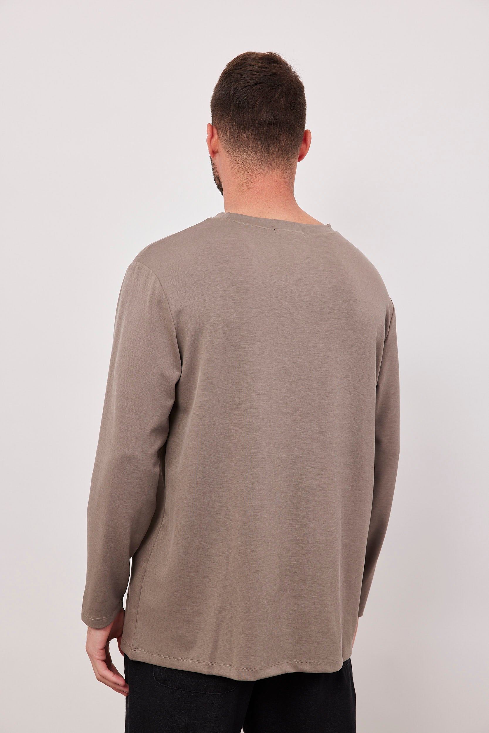 חולצה ארוכה עם מפתח עגול