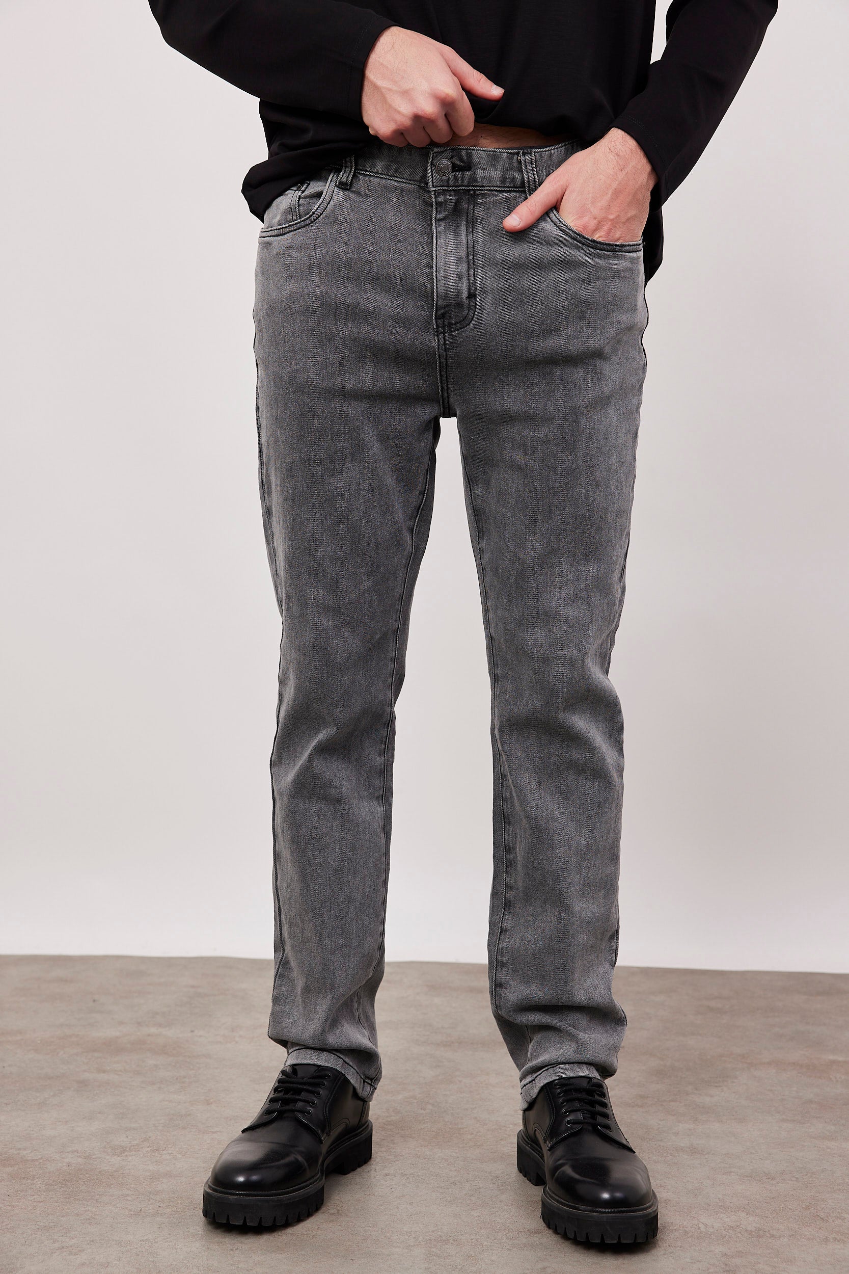 מכנסי גינס ארוכים