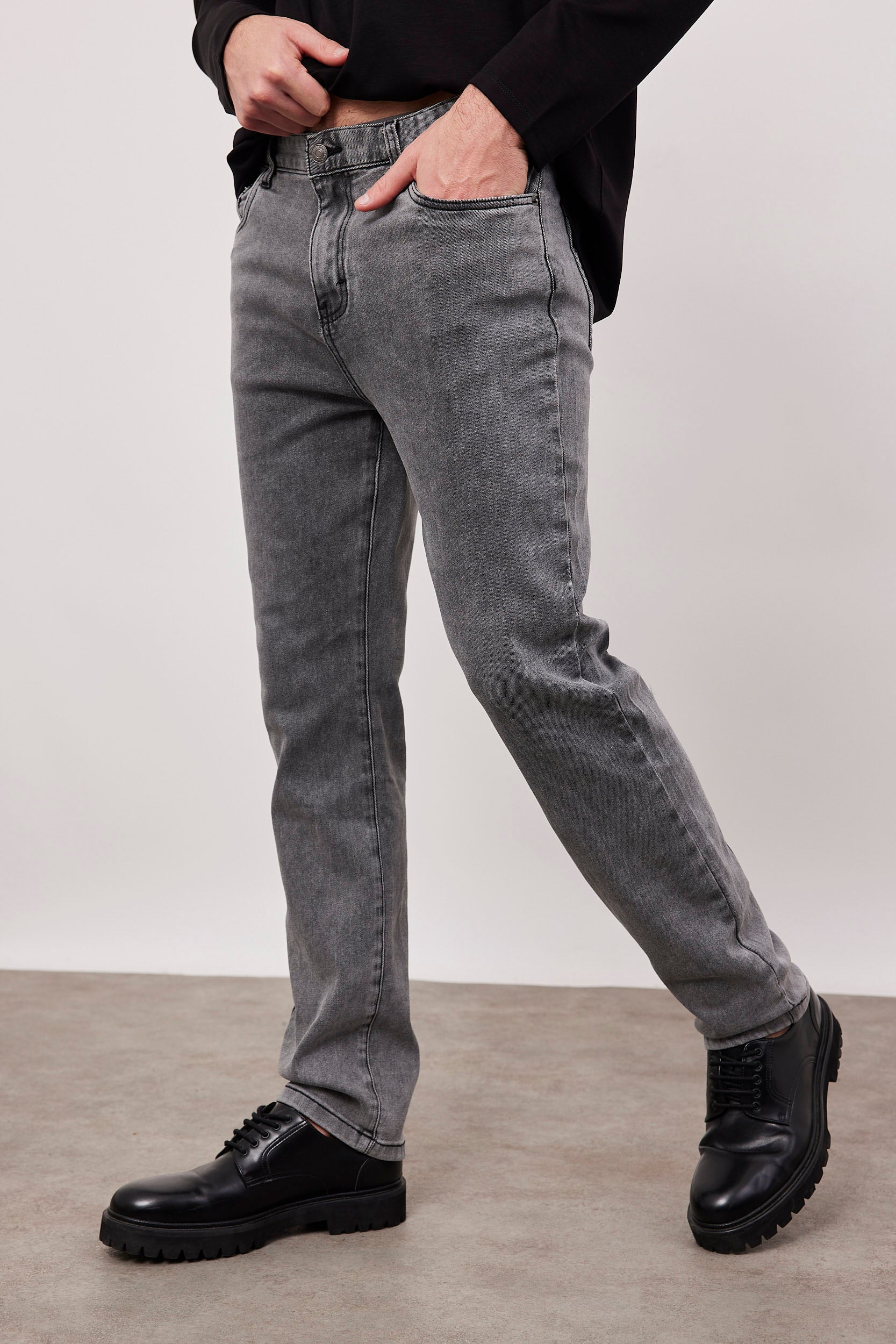 מכנסי גינס ארוכים