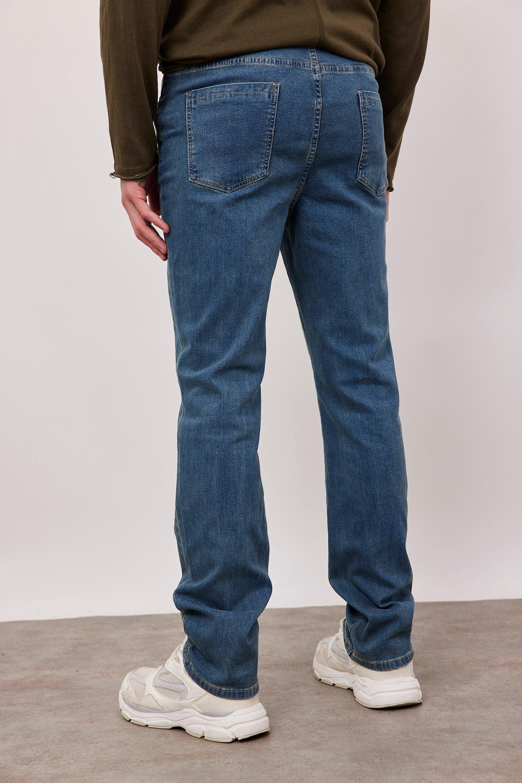 מכנסי גינס ארוכים