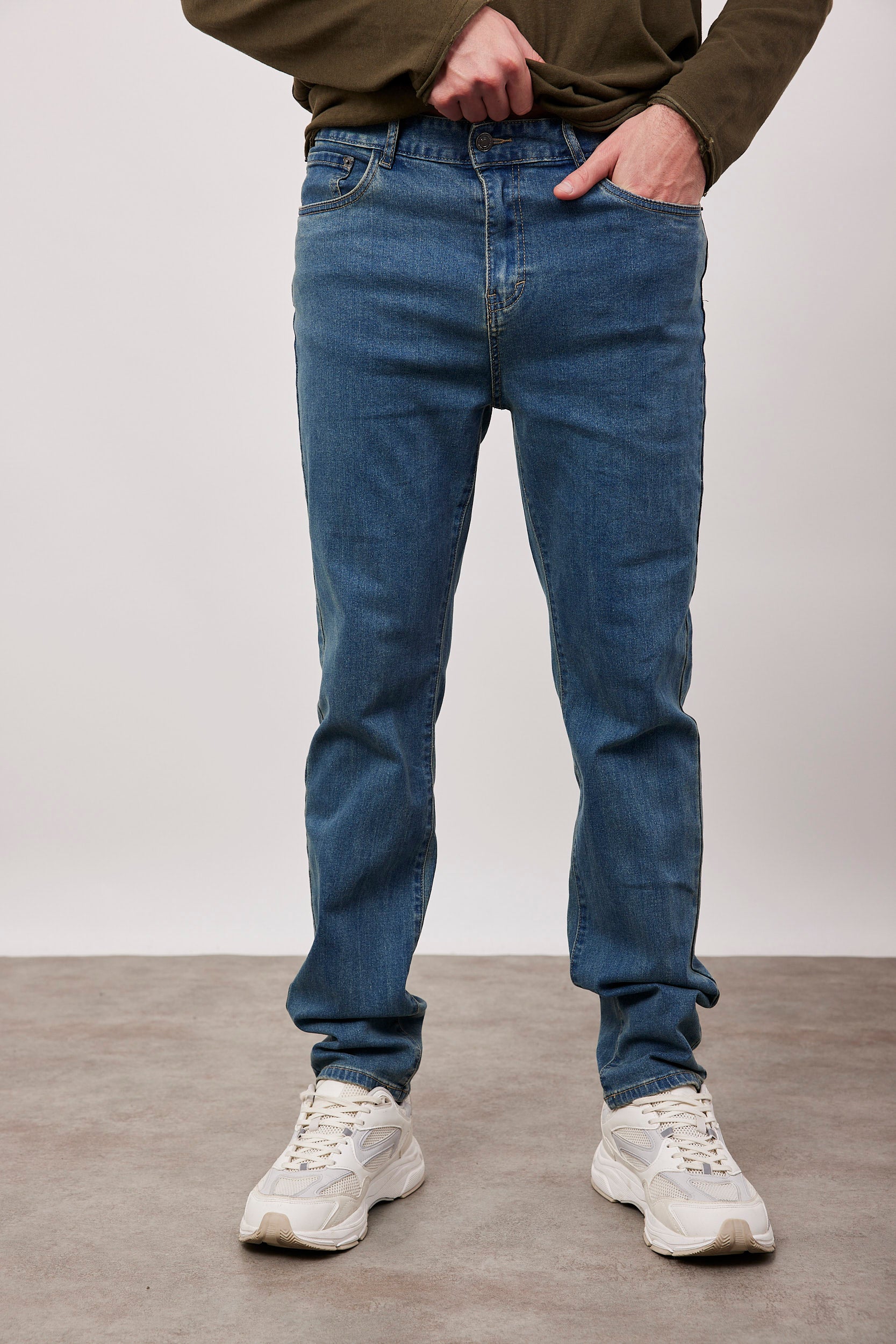 מכנסי גינס ארוכים