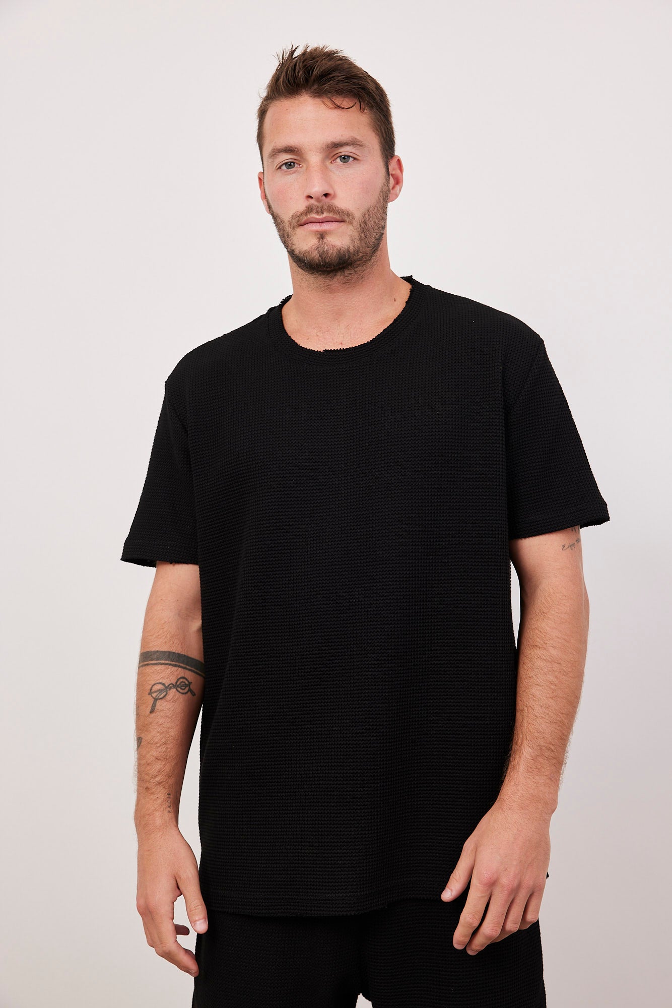 טישרט וופל בסיומת גזורה