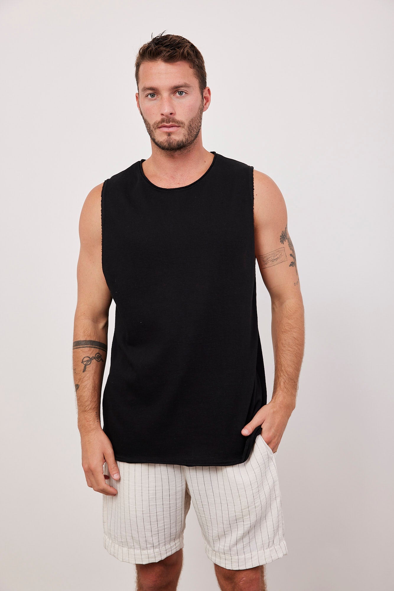 גופייה בסיומת גזורה - ITAY BRANDS