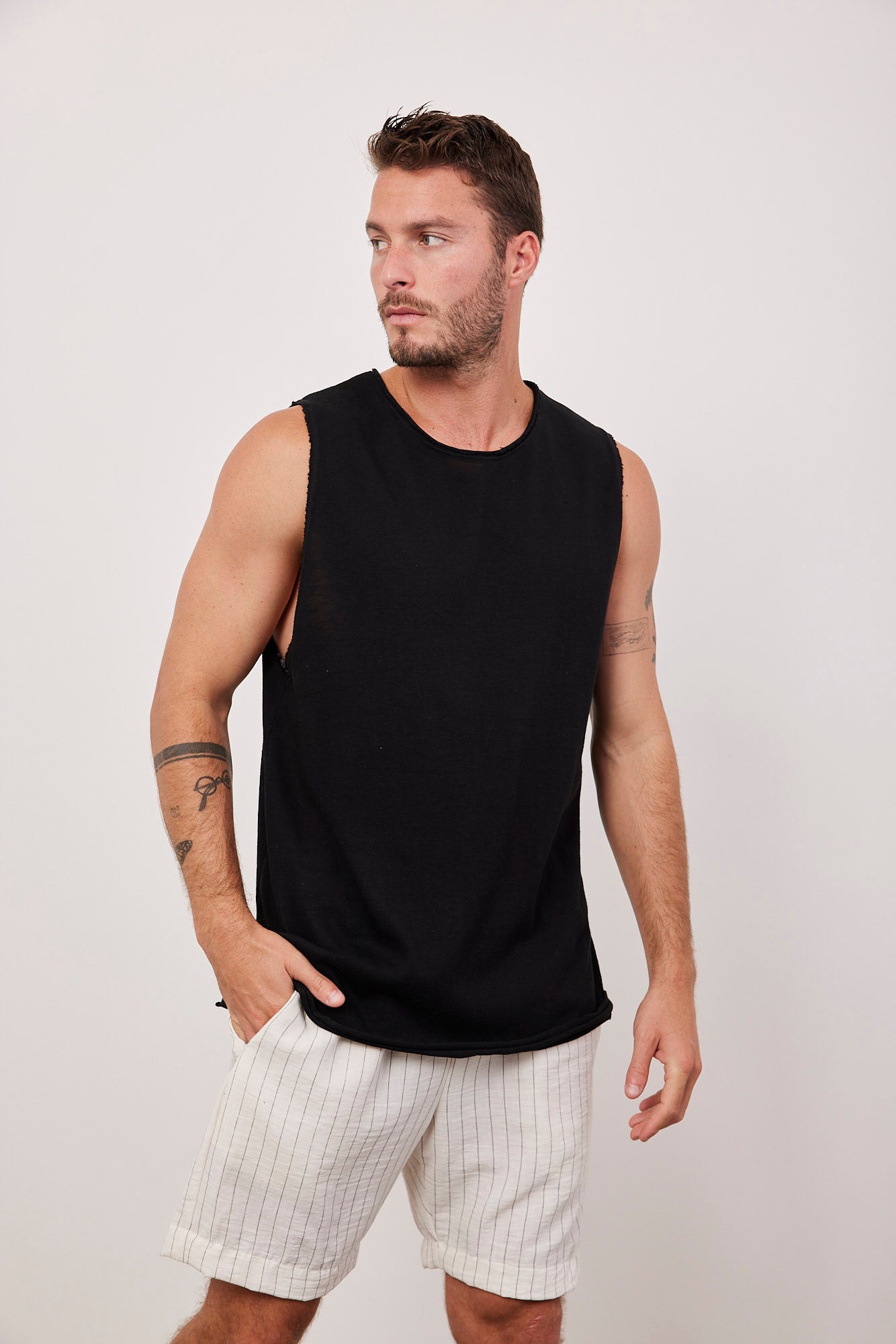 גופייה בסיומת גזורה - ITAY BRANDS