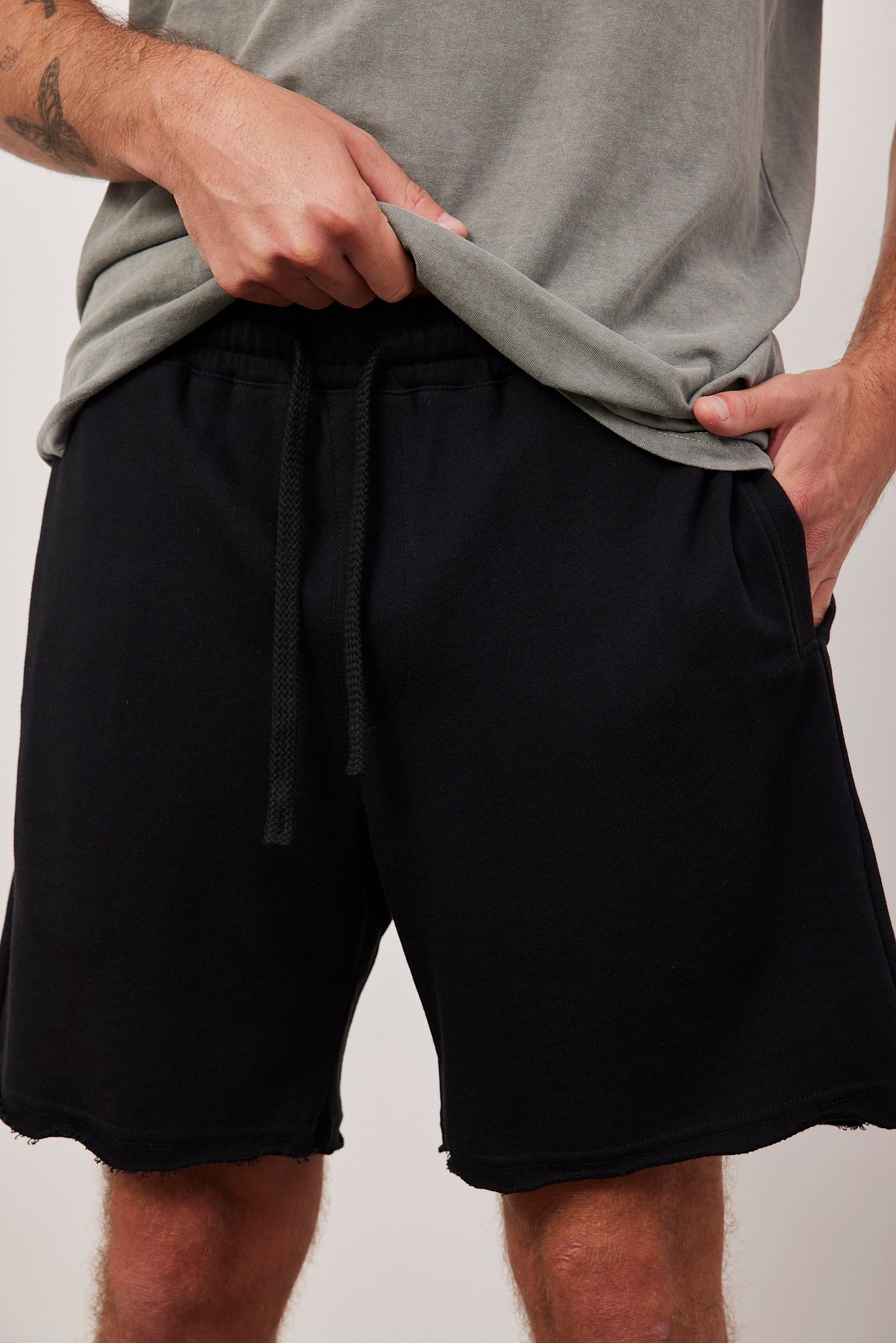 מכנסי כותנה קצרים סיומת גזורה - ITAY BRANDS