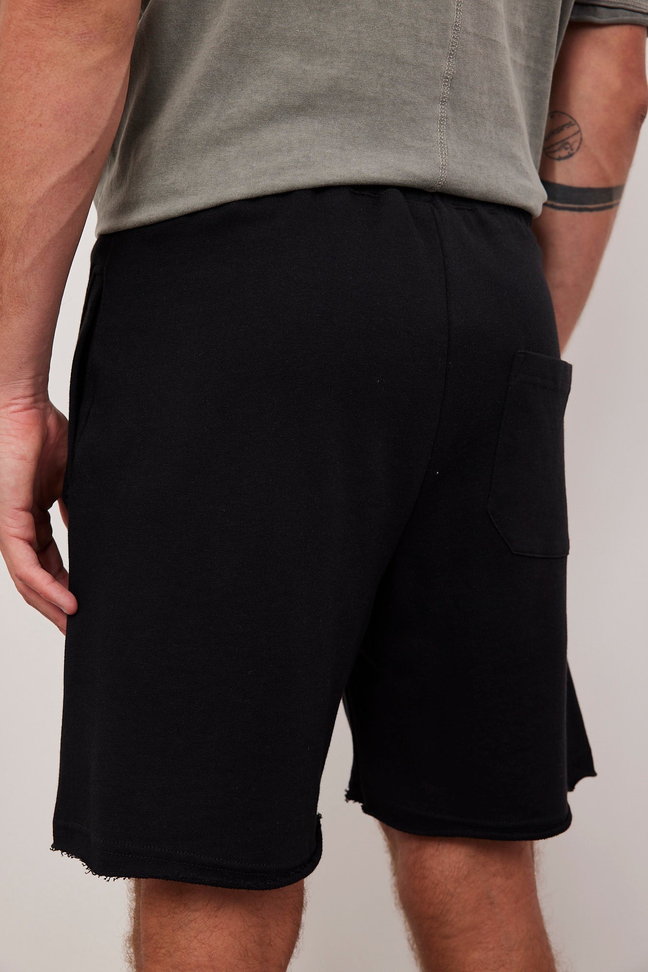 מכנסי כותנה קצרים סיומת גזורה - ITAY BRANDS