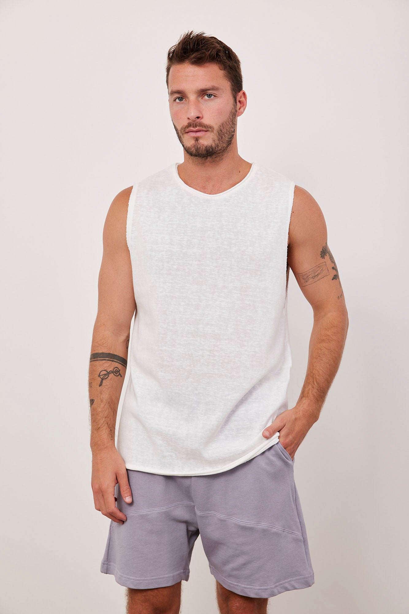 גופייה בסיומת גזורה - ITAY BRANDS