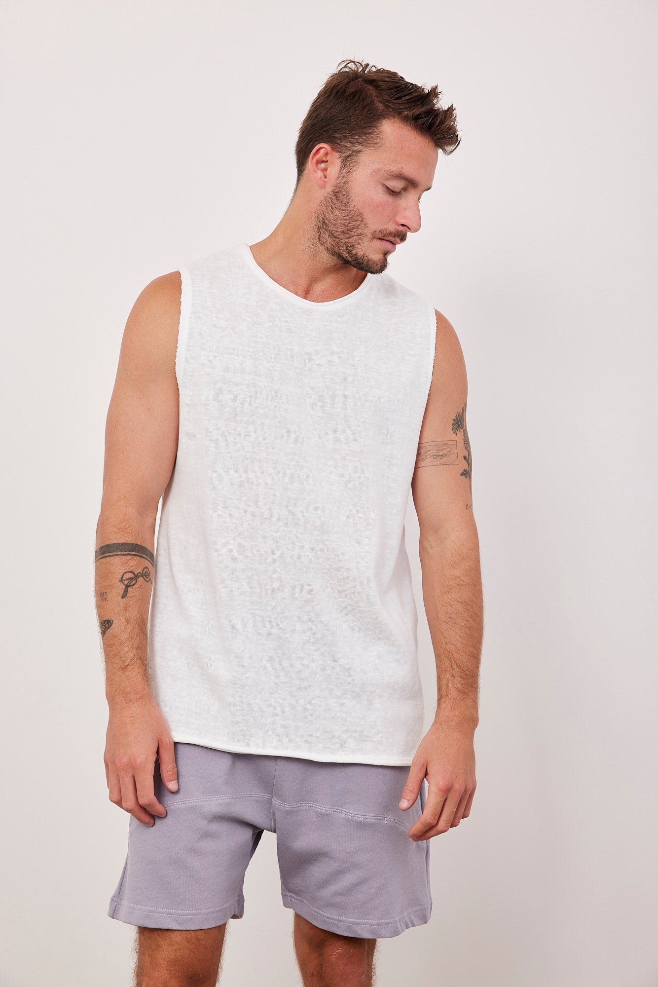 גופייה בסיומת גזורה - ITAY BRANDS