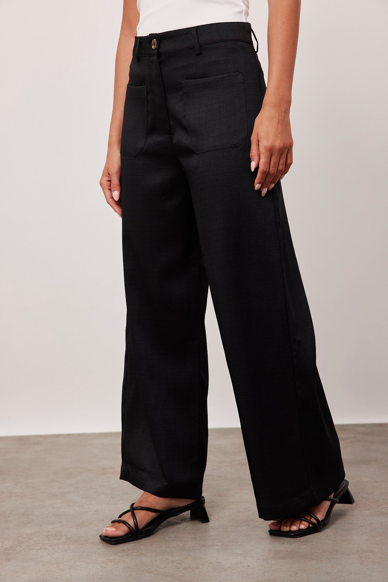 מכנסיים מחוייטים בטקסטורה עם כיסים קדמיים - ITAY BRANDS