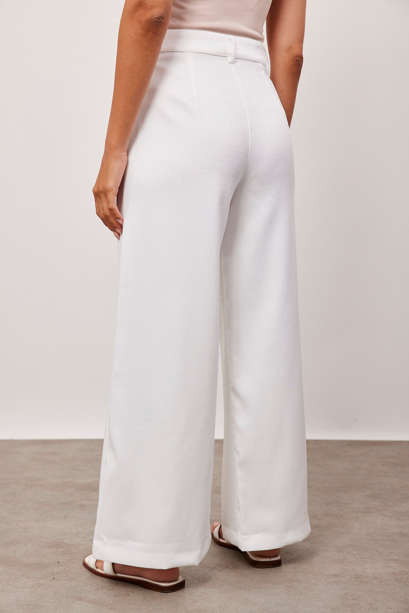 מכנסיים מחוייטים בטקסטורה עם כיסים קדמיים - ITAY BRANDS