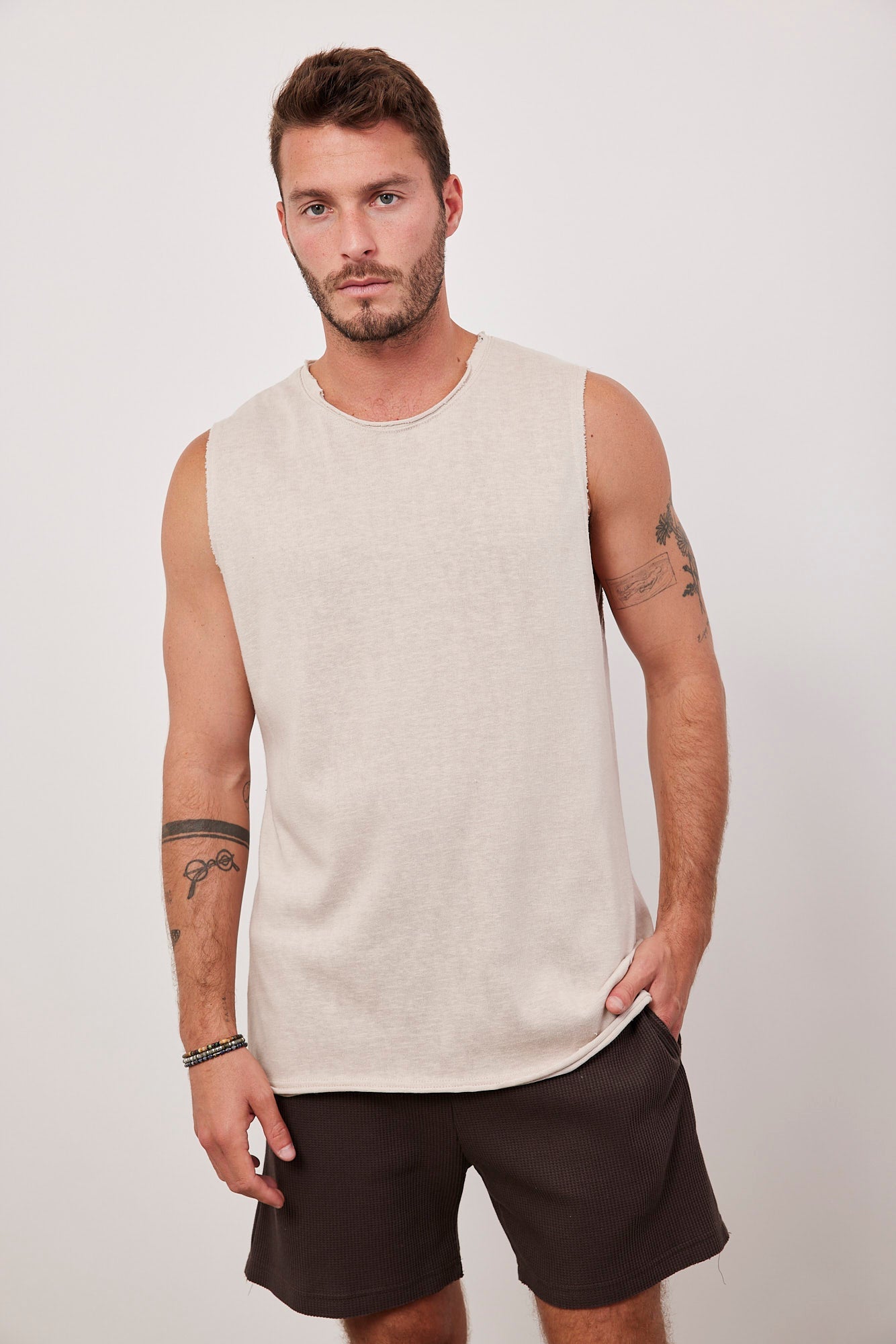 גופייה בסיומת גזורה - ITAY BRANDS