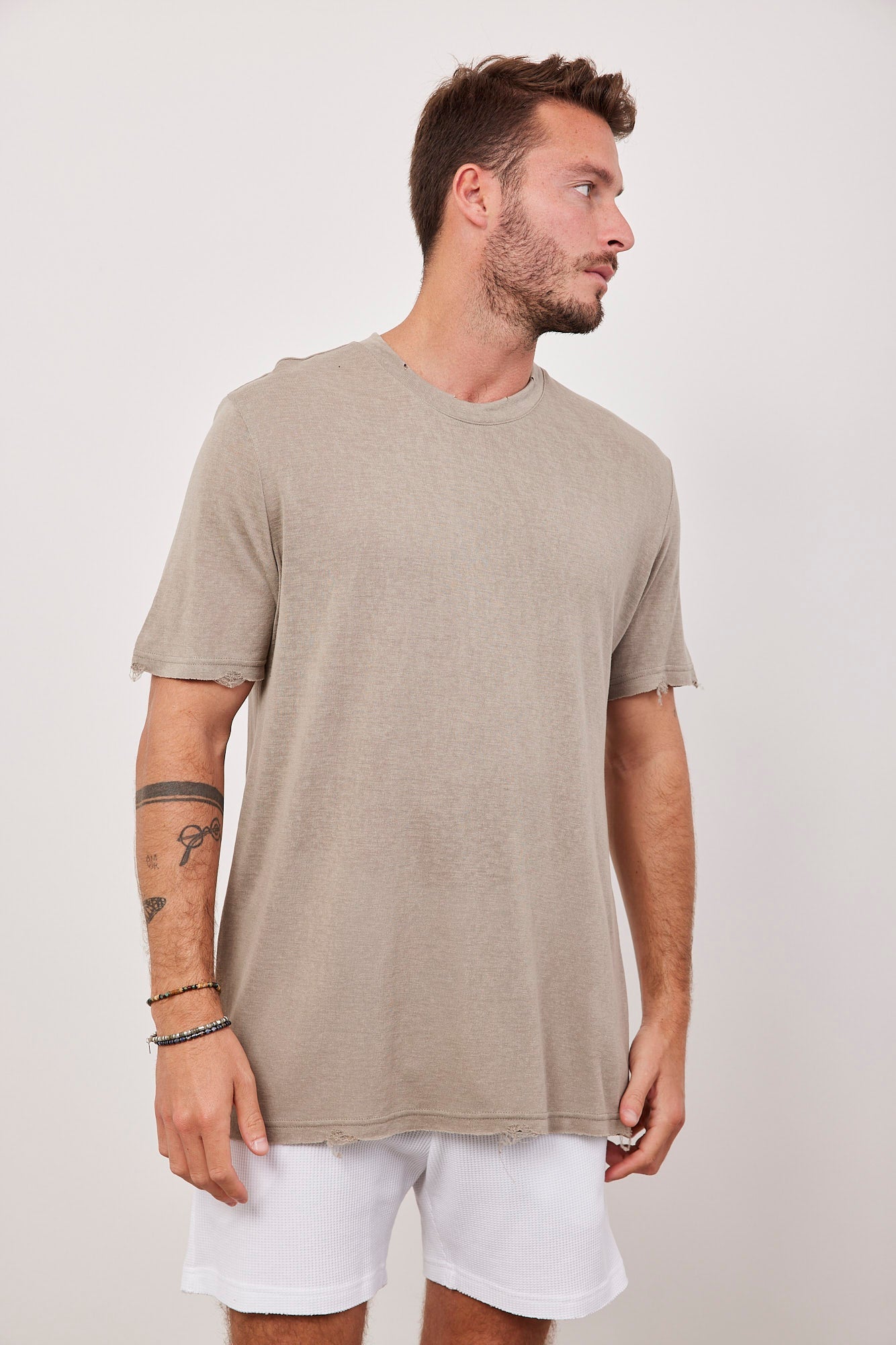 טי-שרט קרעים במראה פשתן - ITAY BRANDS