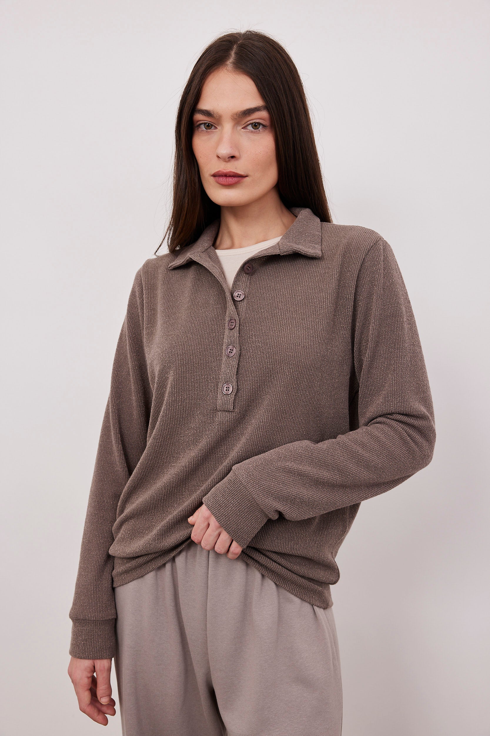 סריג פולו בשילוב כפתורים