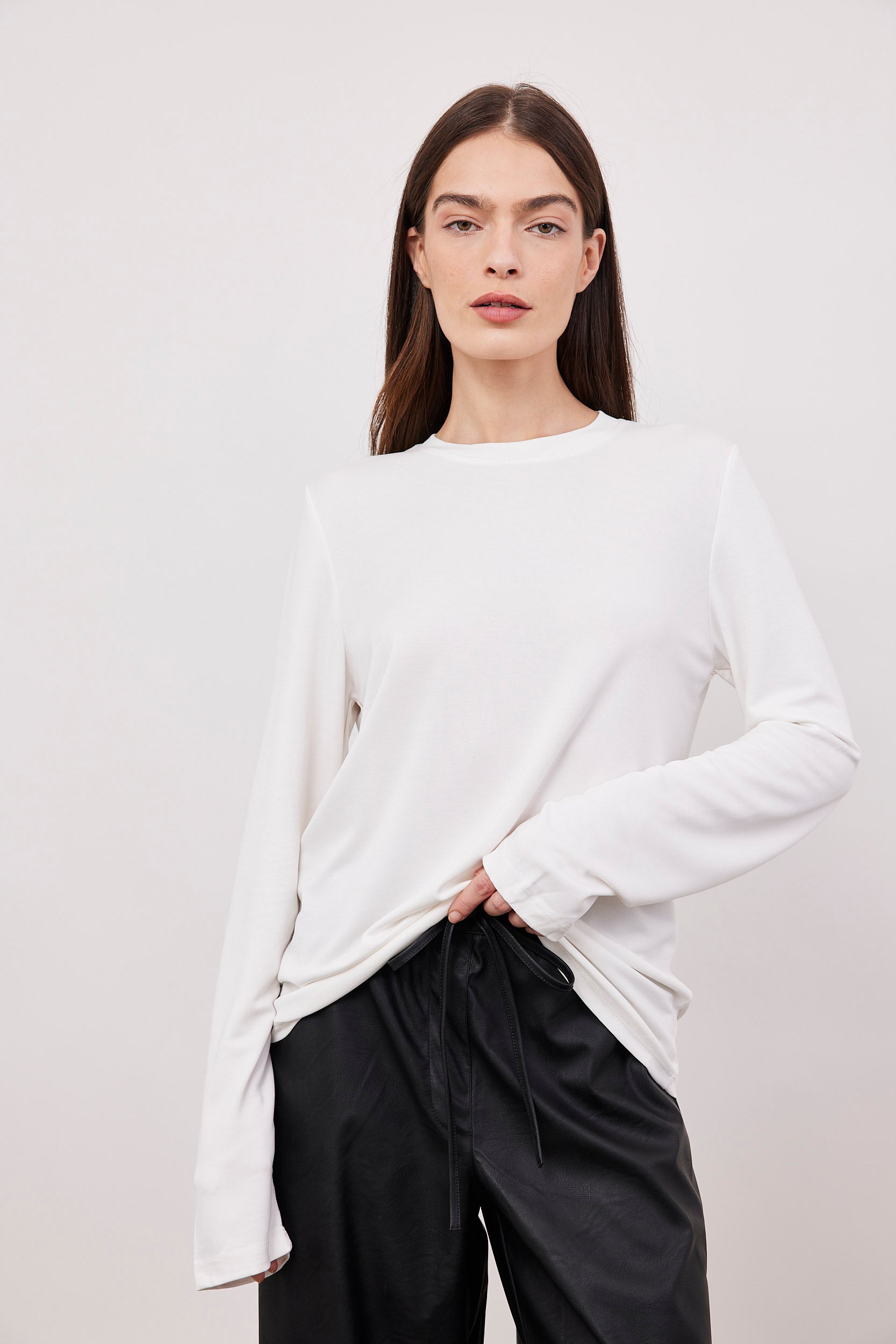 חולצת ניקי ארוכה מבד מודל