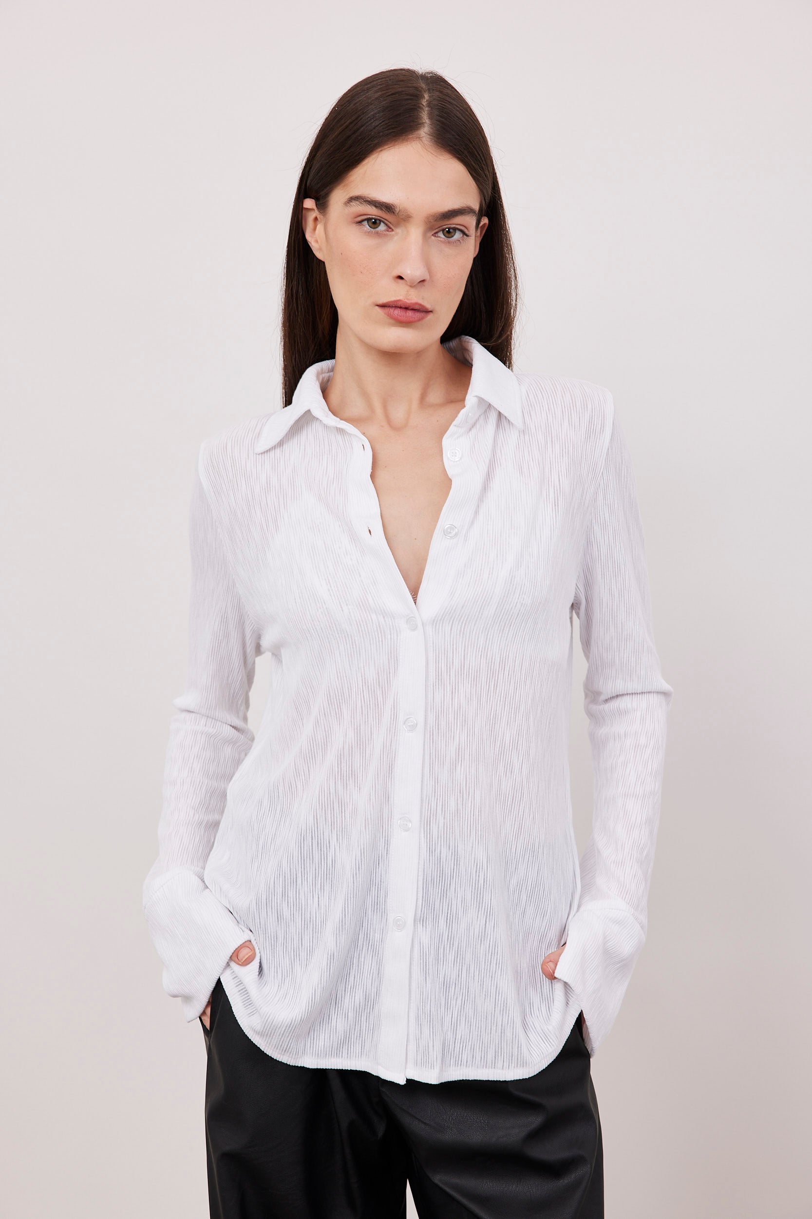 חולצה שקפקפה מכופתרת בטקסטורה