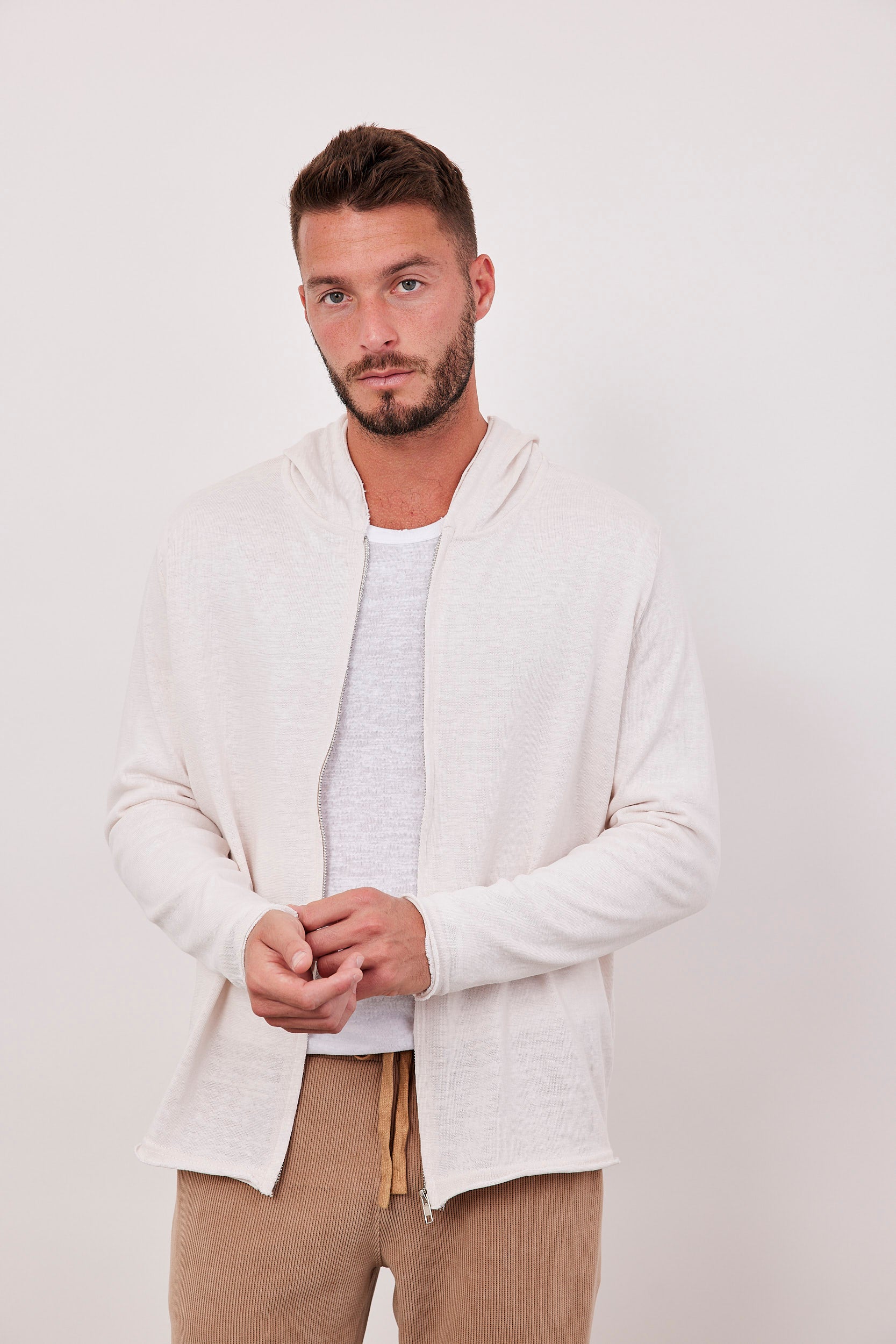 גקט קפוצון בסגירת רוכסן