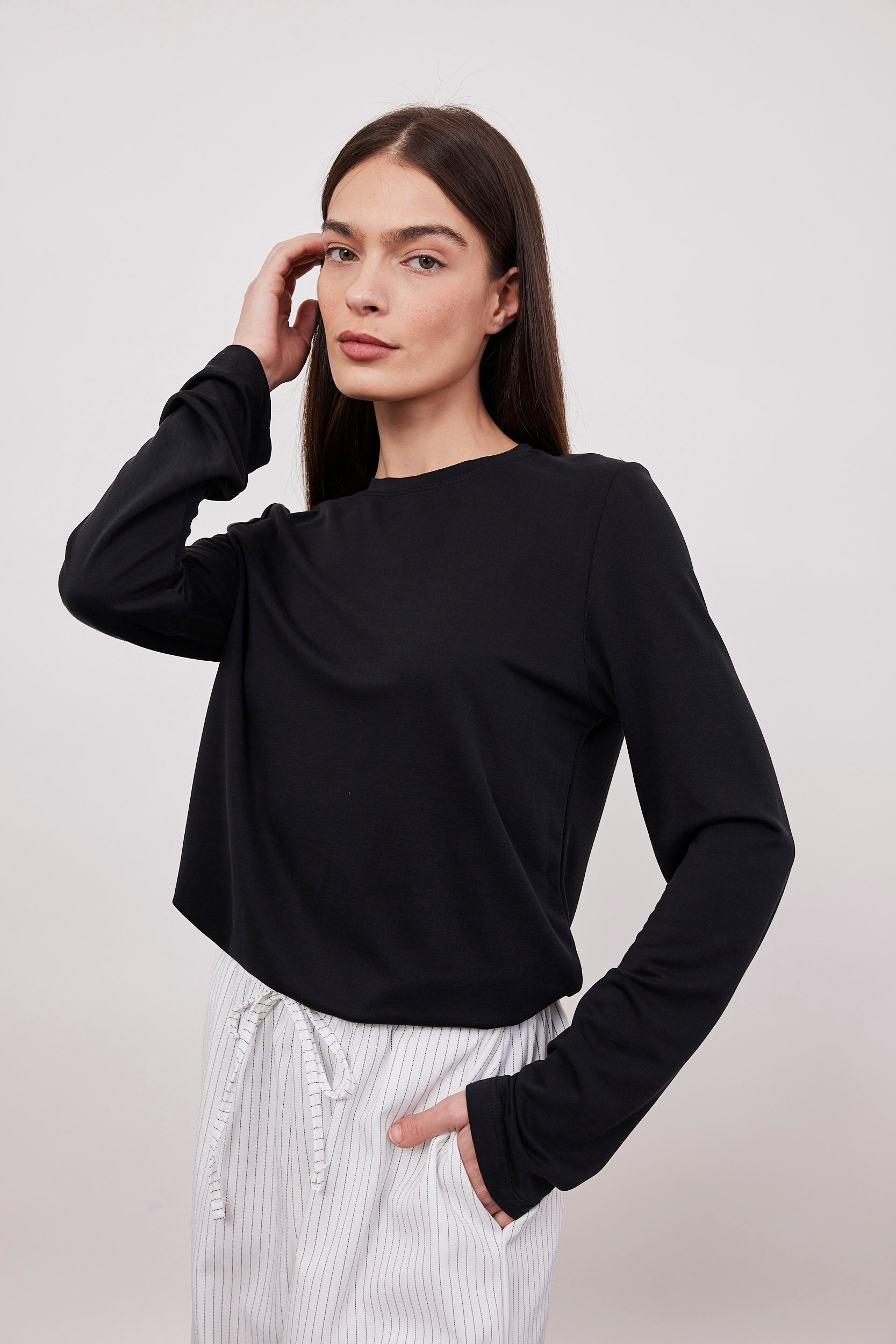 חולצת ניקי ארוכה מבד מודל